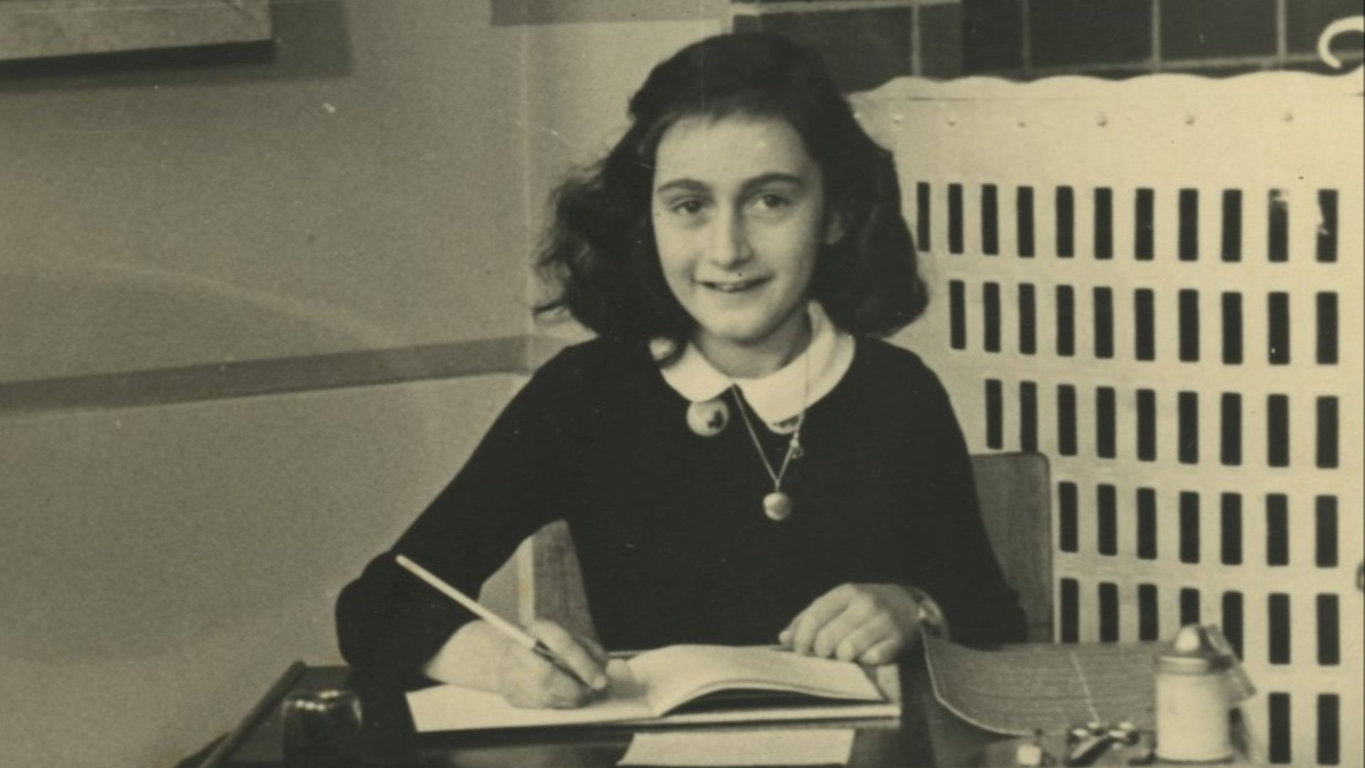 File:AnneFrankSchoolPhoto.jpg