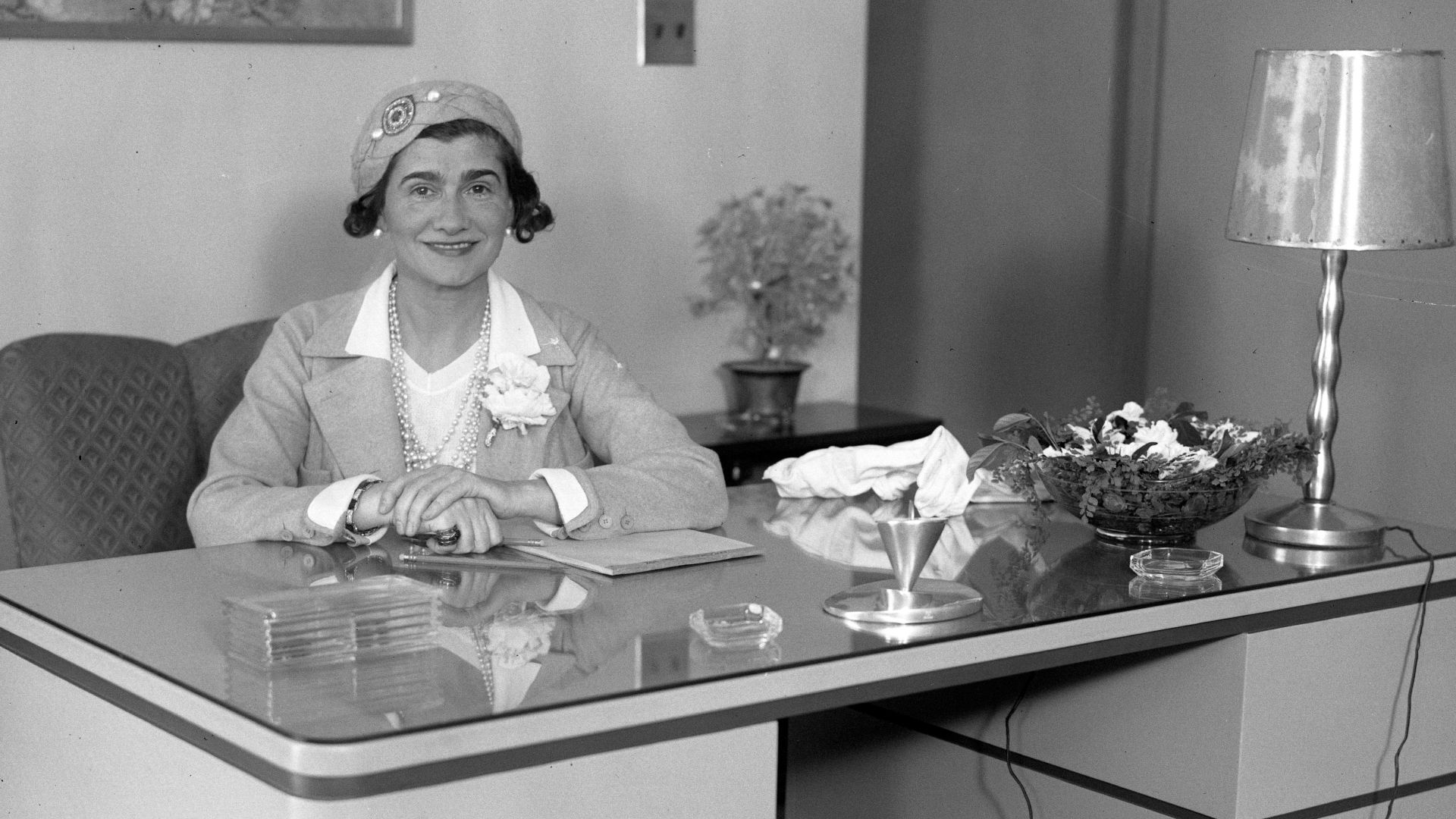 File:Coco Chanel in Los Angeles, 1931.jpg