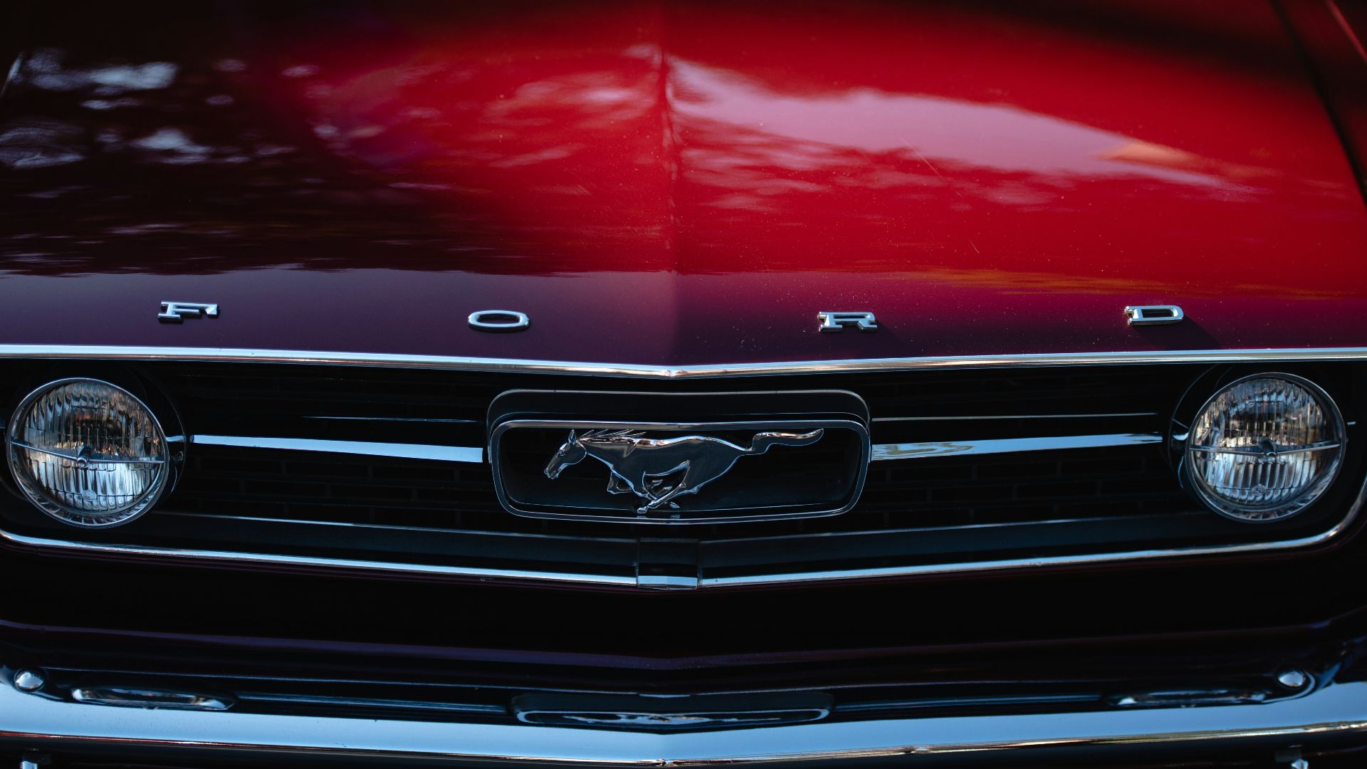 red Ford Mustang