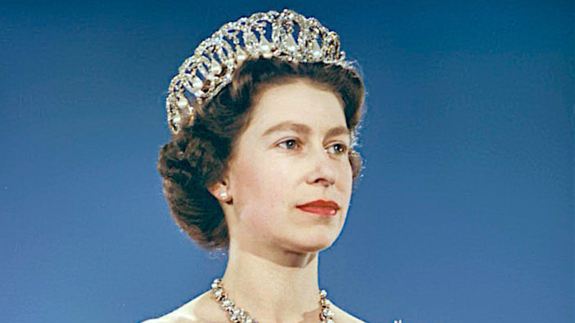 File:Queen Elizabeth II 1959.jpg