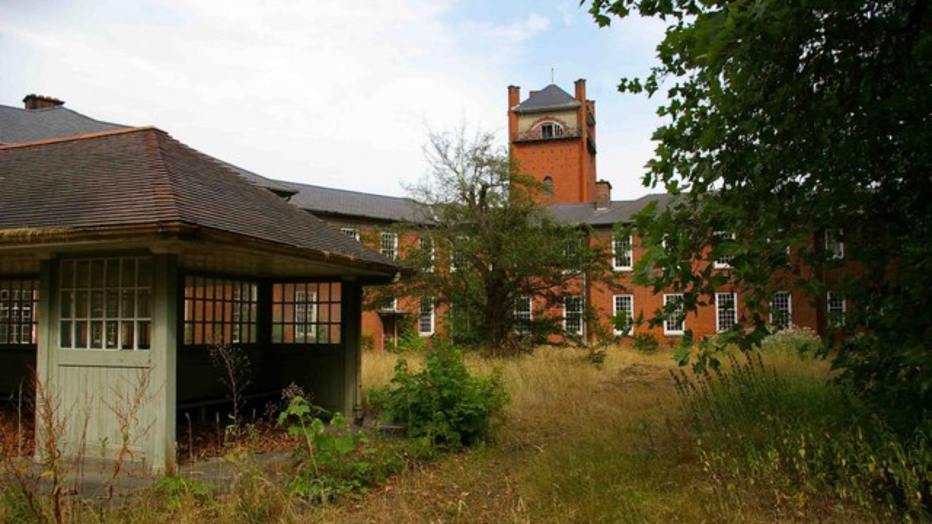 File:Severalls Hospital 207545.jpg