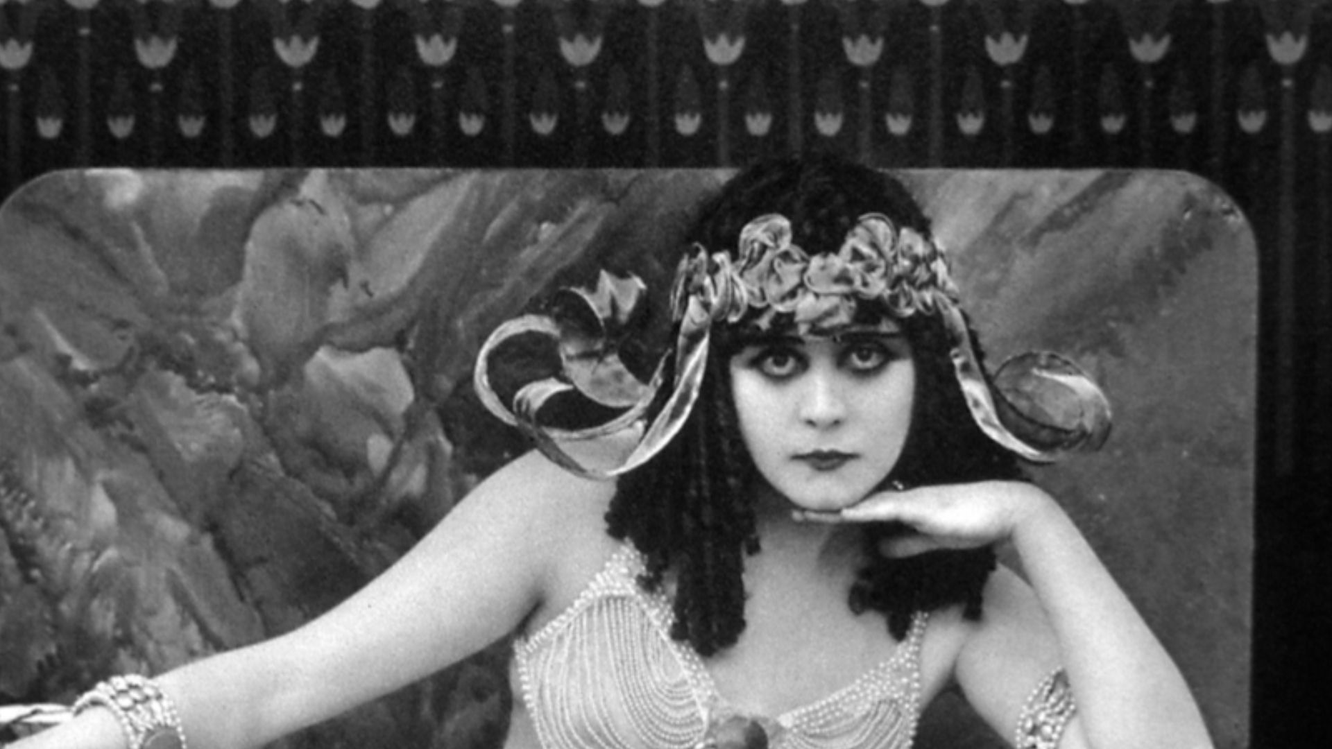 File:Theda-bara-cleopatra.jpg