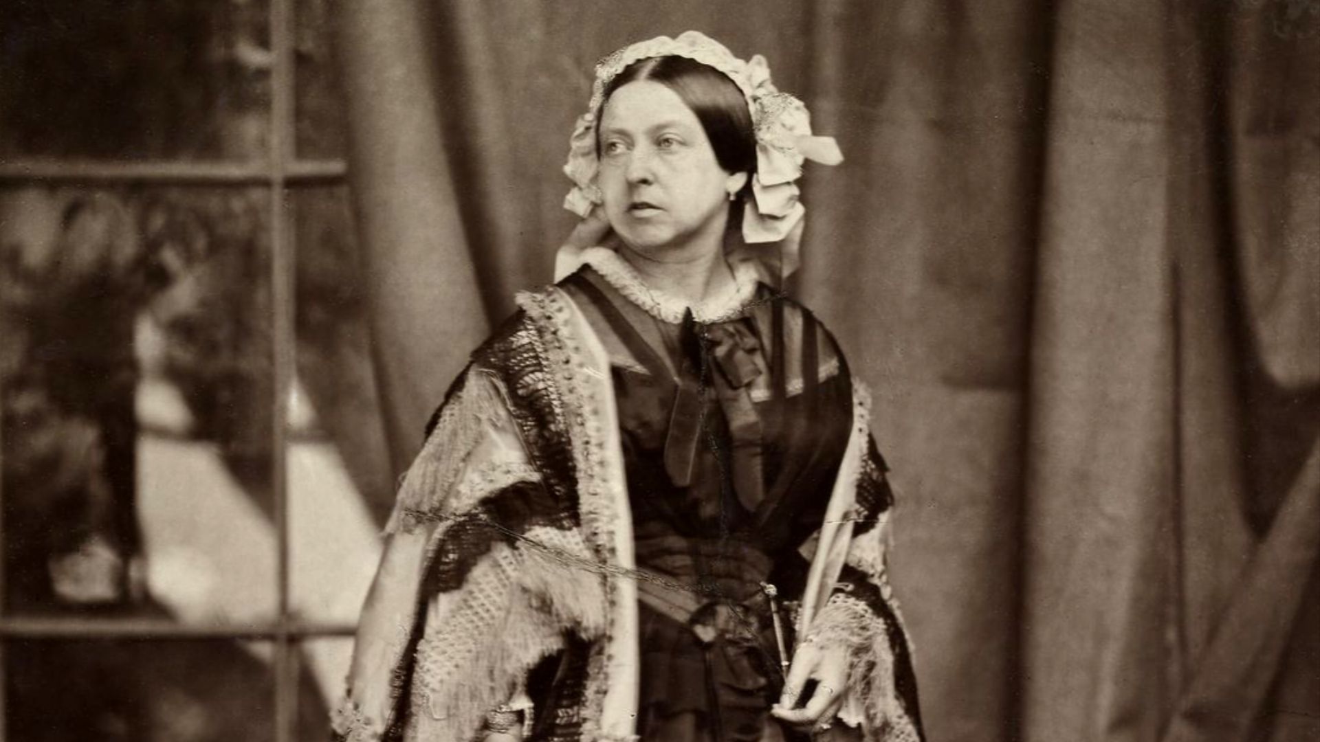 File:Queen Victoria by JJE Mayall, 1860.png