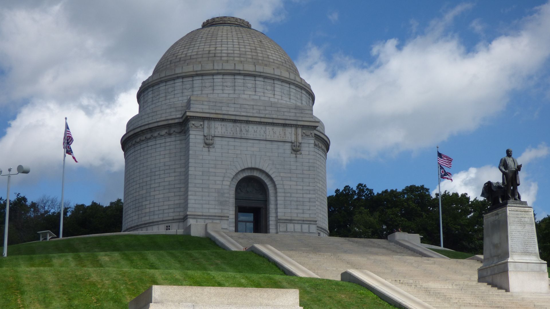 File:President William McKinley's tomb.jpg