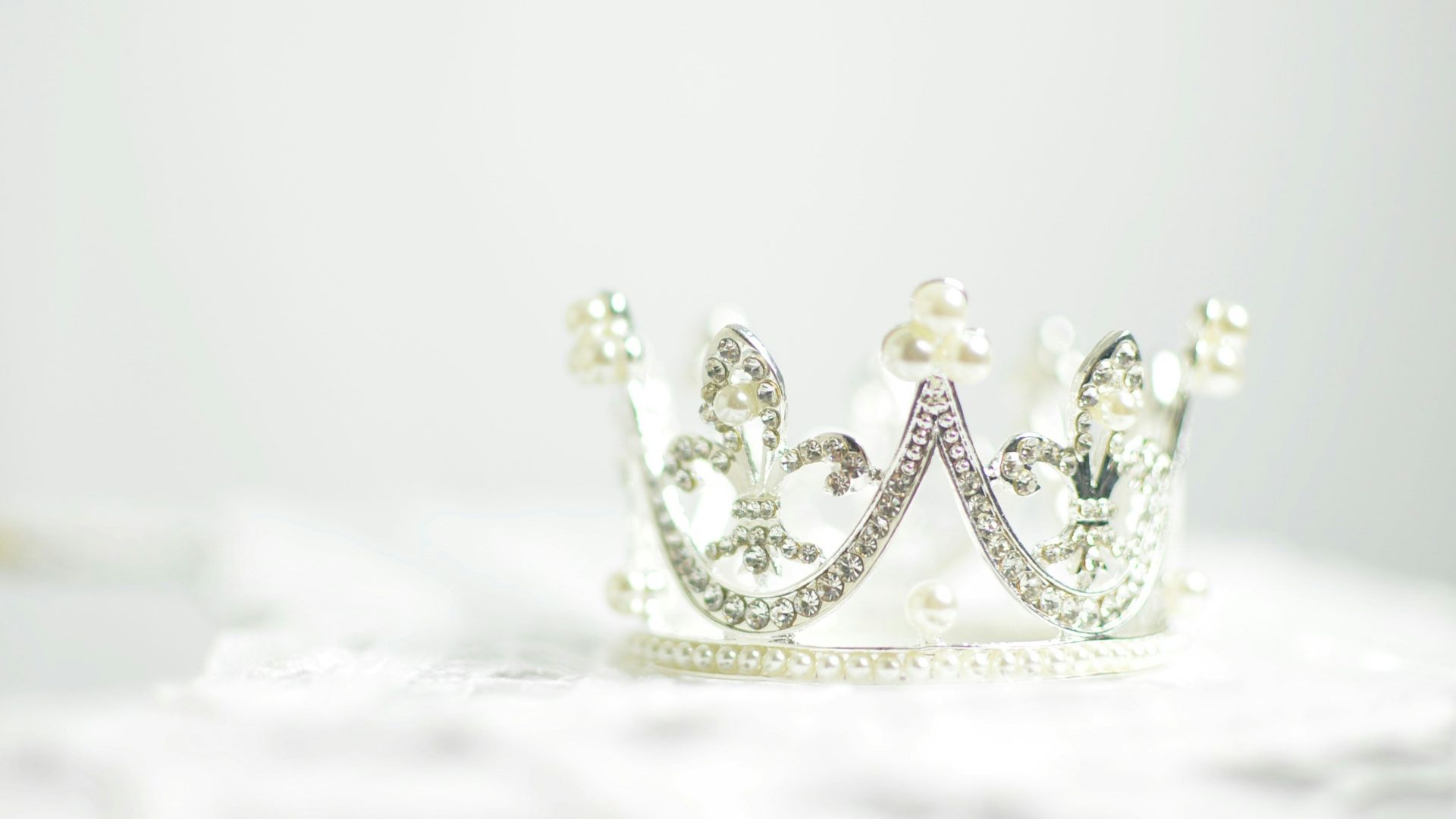 shallow photography of silver-colored crown