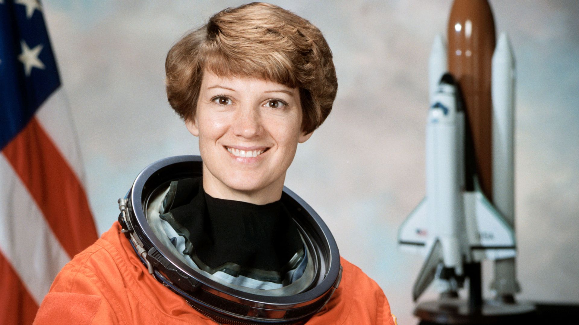 File:Commander Eileen Collins - GPN-2000-001177.jpg