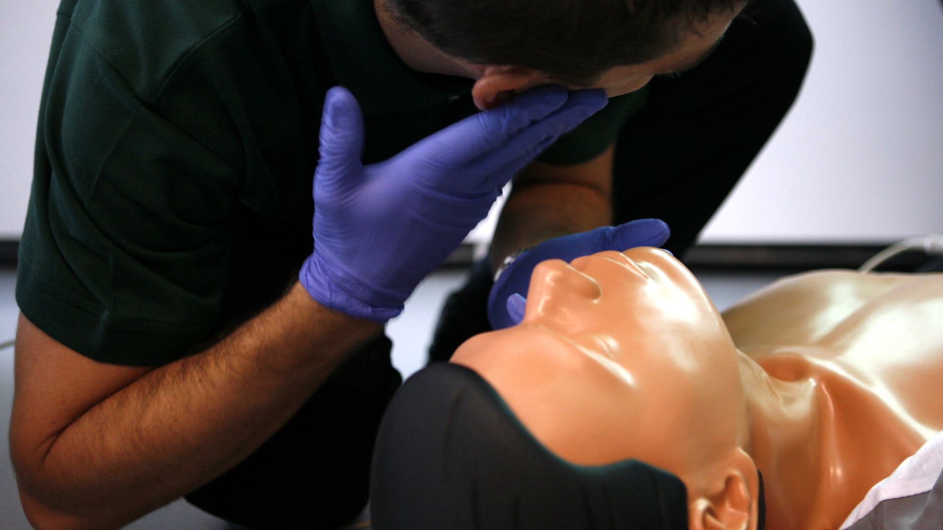 File:CPR training-01.jpg