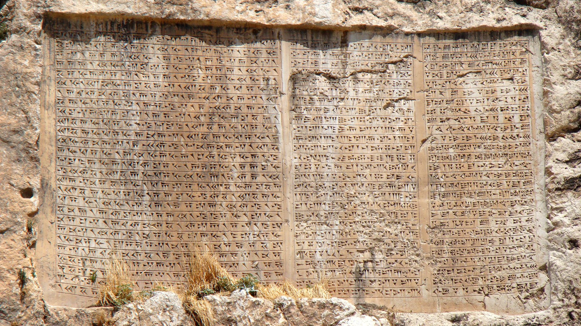 File:Xerxes Cuneiform Van.JPG