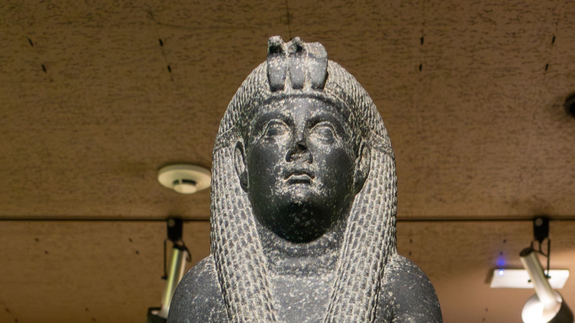 File:Statue of Cleopatra VII (RC 1582) Rosicrucian Egyptian Museum.jpg
