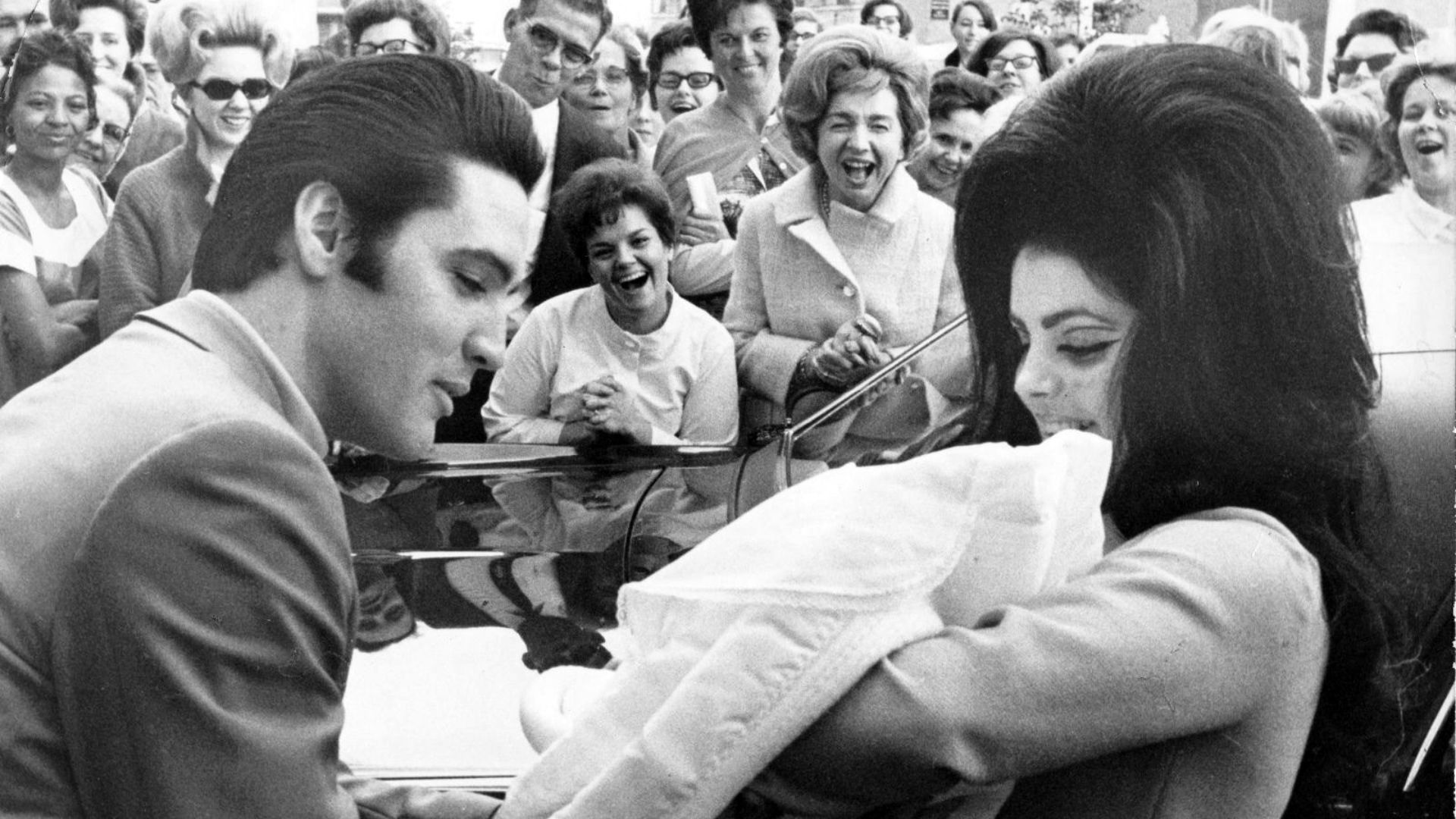File:Elvis Presley and Priscilla with Lisa Marie February 1968.jpg