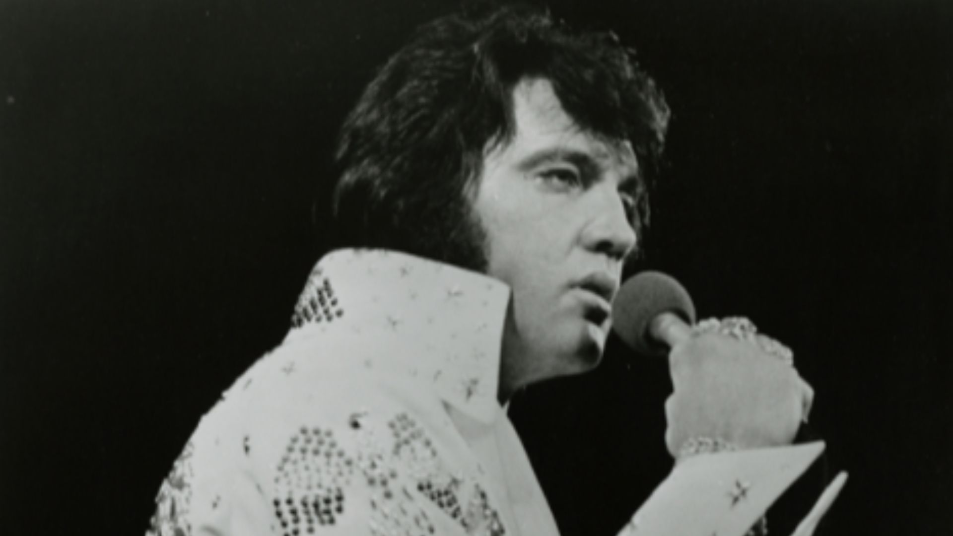 File:Elvis Presley 1973 RCA Records and Tapes publicity 2 - cropped.png