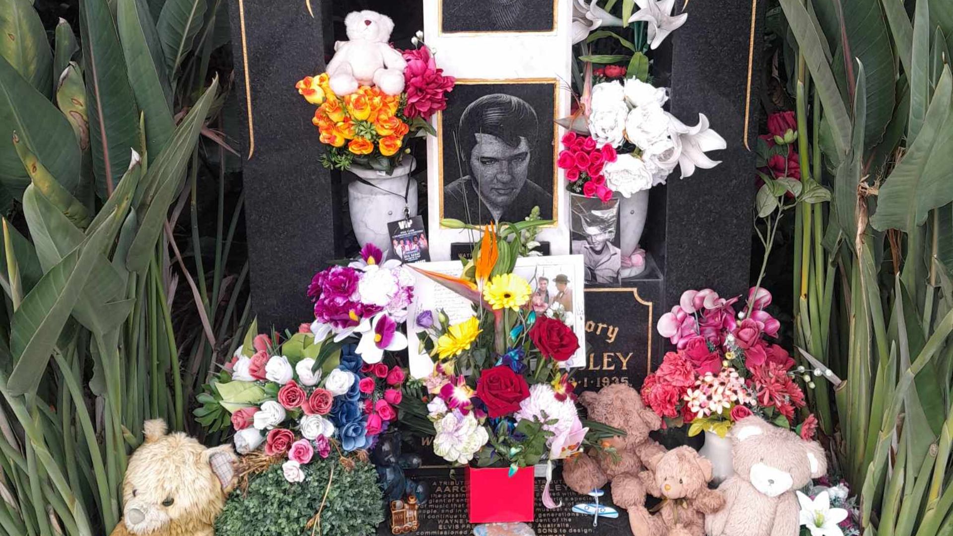 File:Elvis Presley Memorial Garden, Melbourne, 16 August 2024.jpg