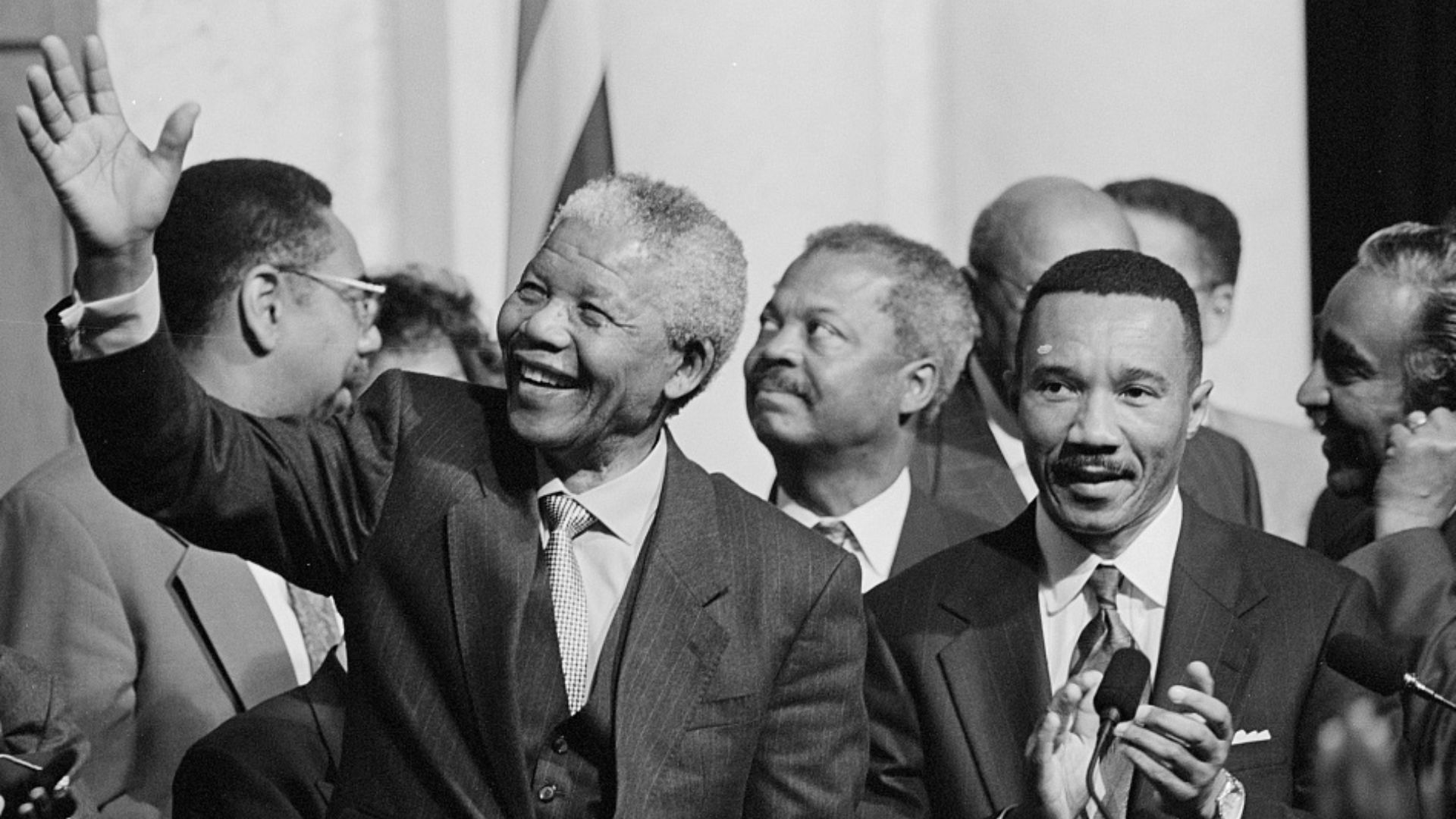 File:Nelson Mandela and the Congressional Black Caucus (cropped).jpg