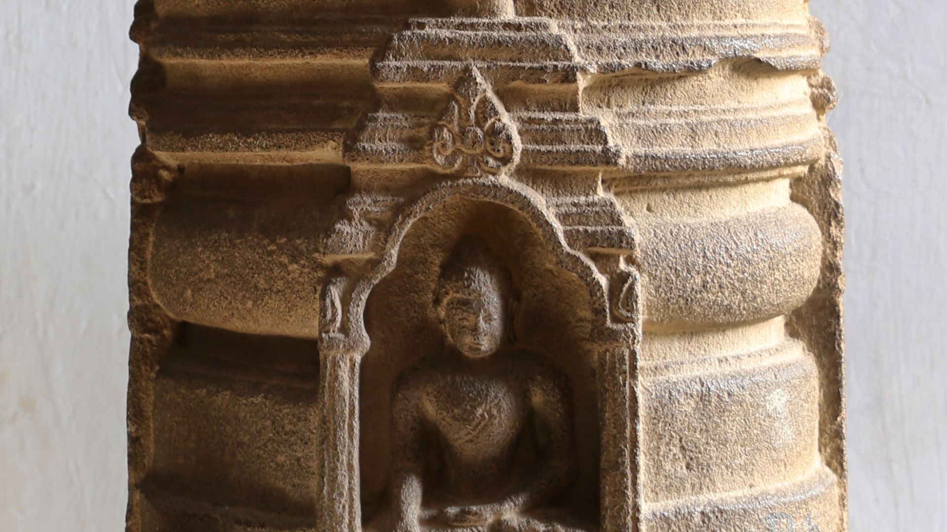 File:Periodo gupta, stupa votivo, da sarnath, 300-600 dc ca.jpg
