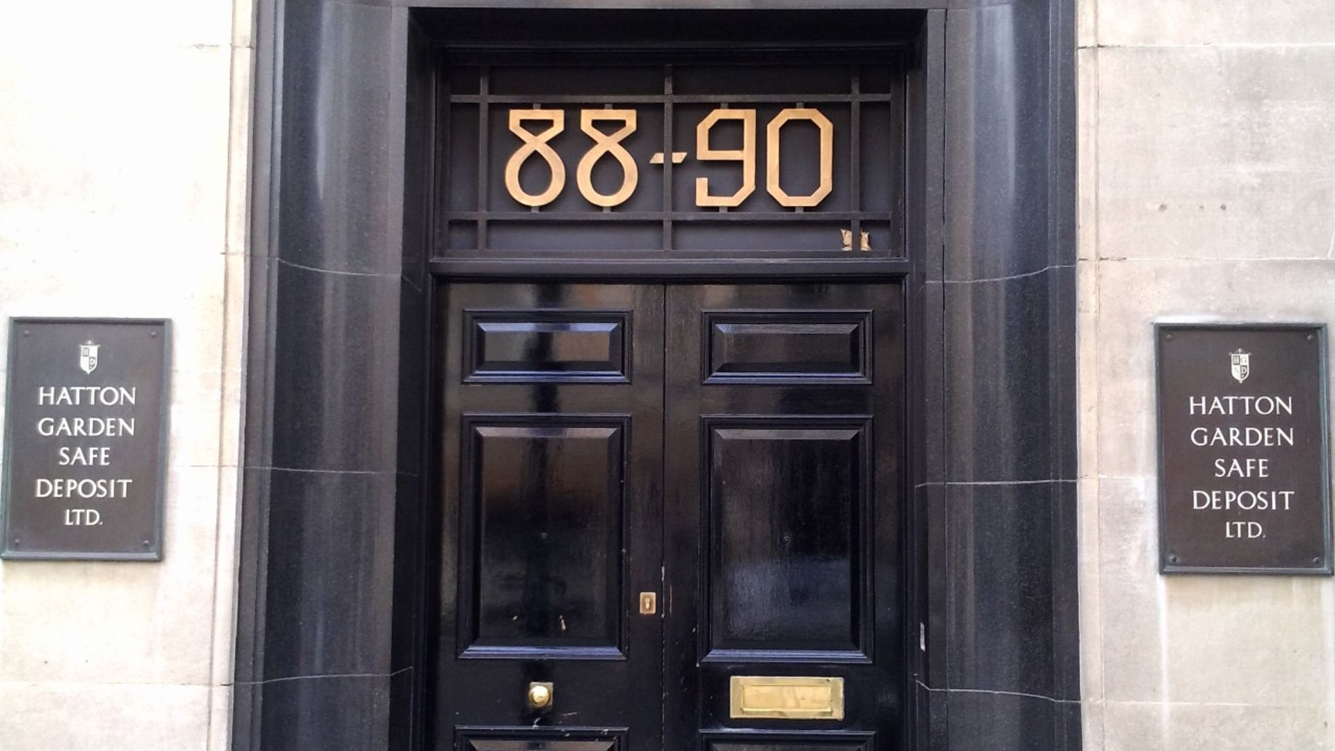 File:88-90 Hatton Garden, front door TQ3181 U23.jpg