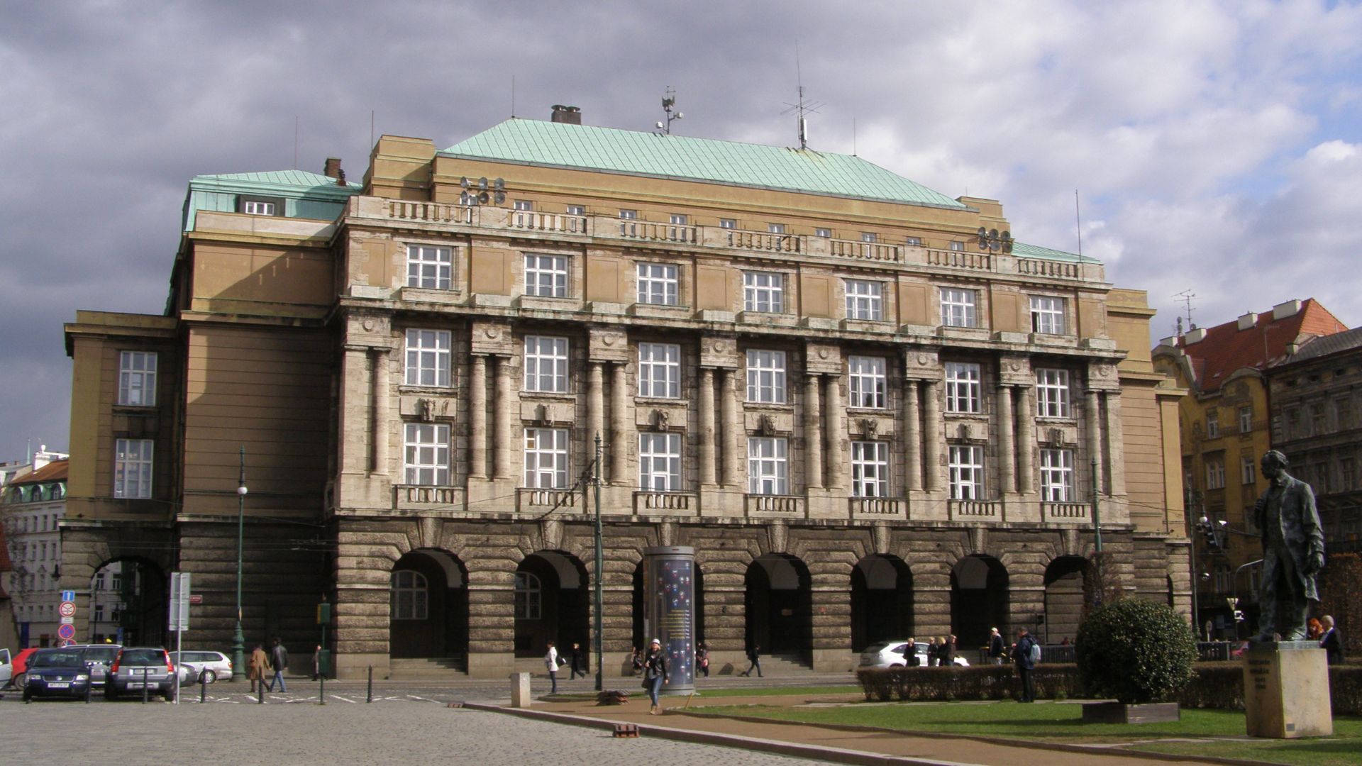 File:Praha, Staré Město, Náměstí Jana Palacha, FF UK 01.jpg