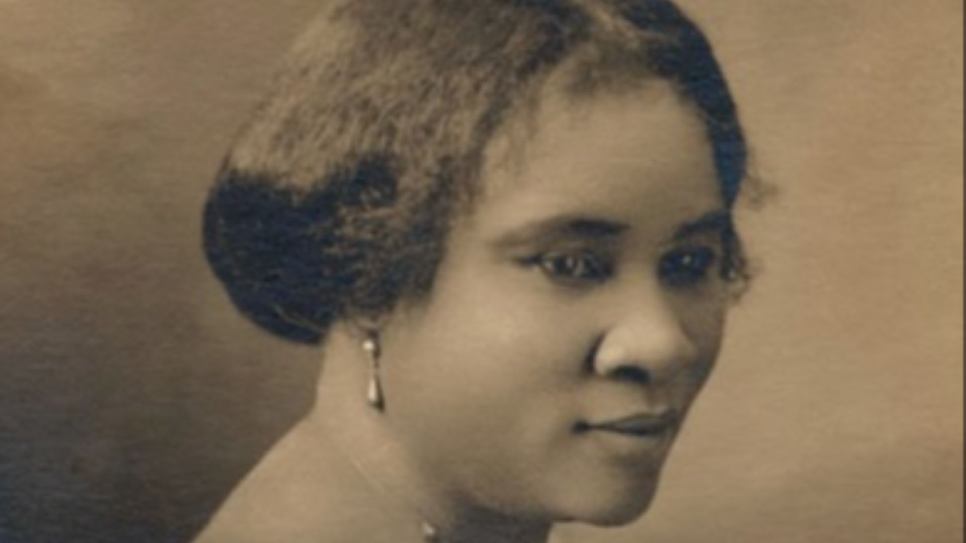 File:Madam CJ Walker face circa 1914.jpg