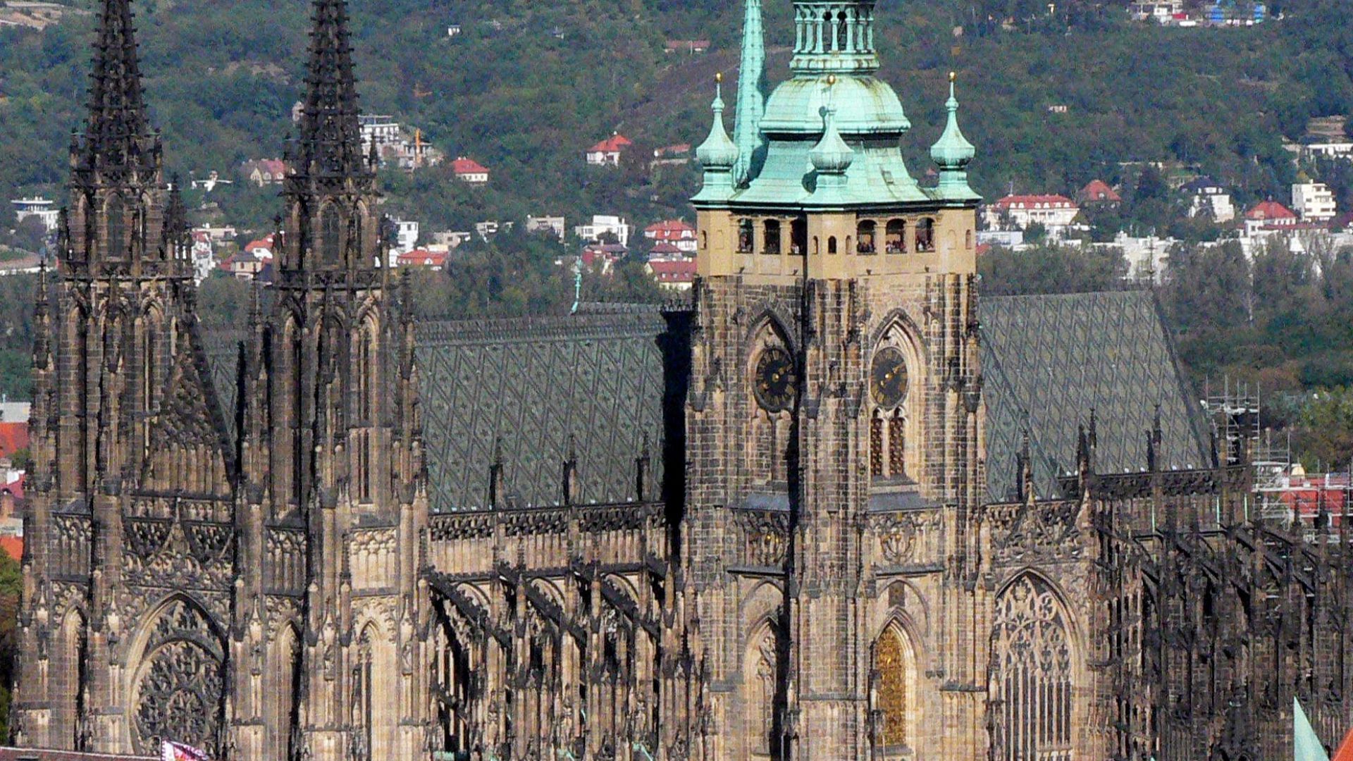File:PragueCathedral03.jpg