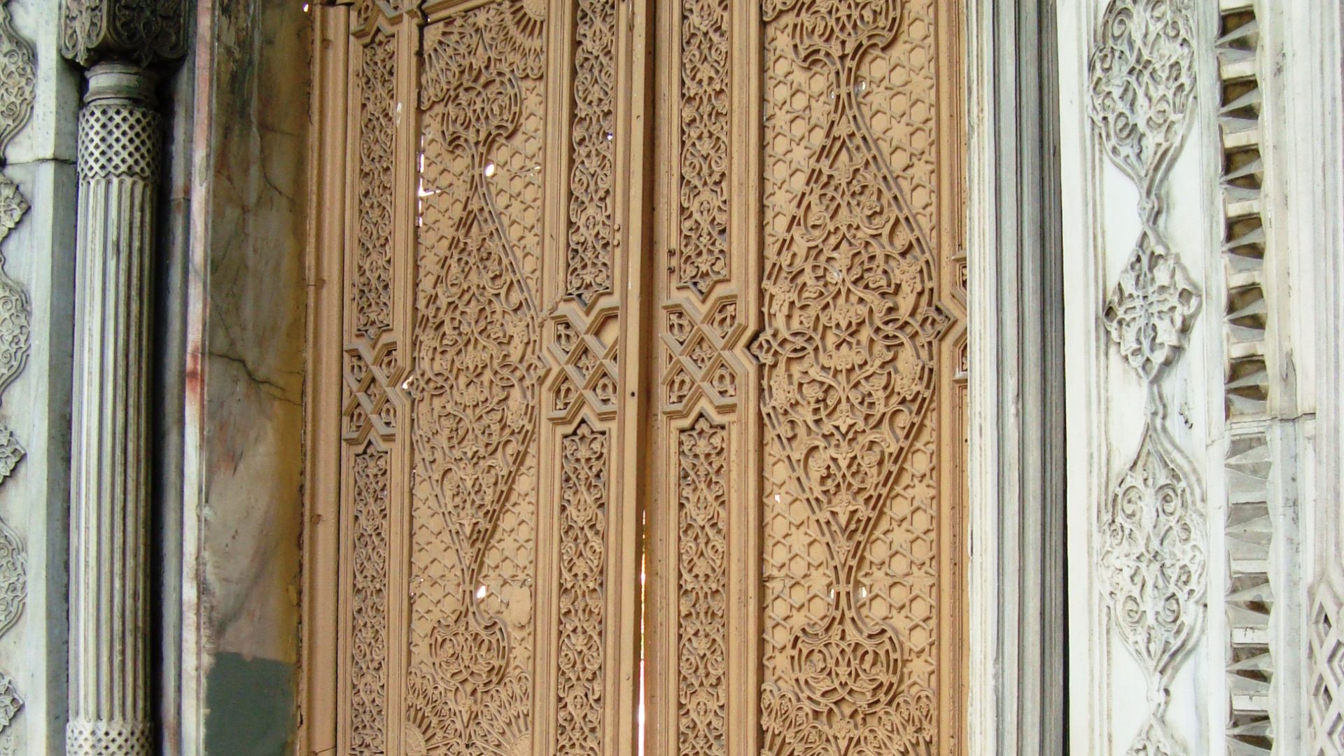 File:Istanbul-çırağan palace-bosphour - panoramio.jpg