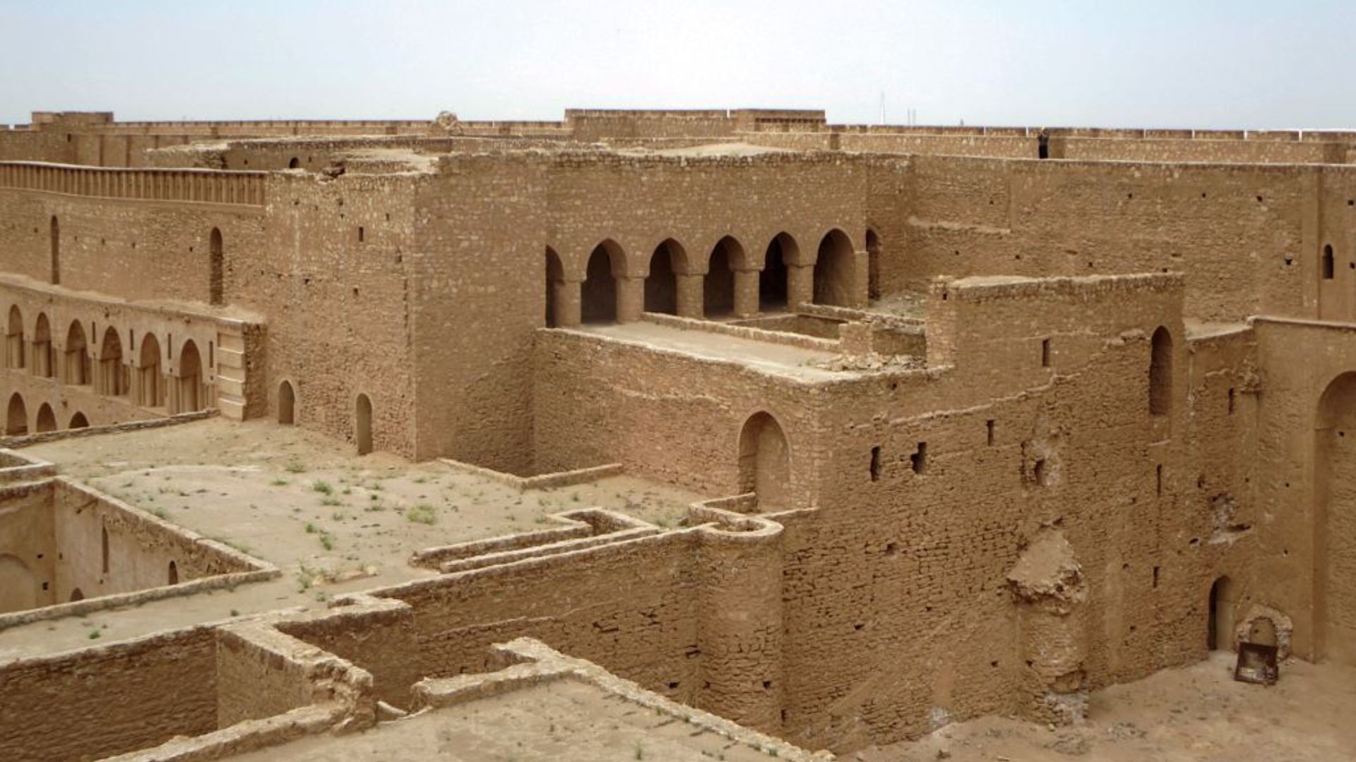 File:Abbasid Caliphate Fortress (30111714313).jpg