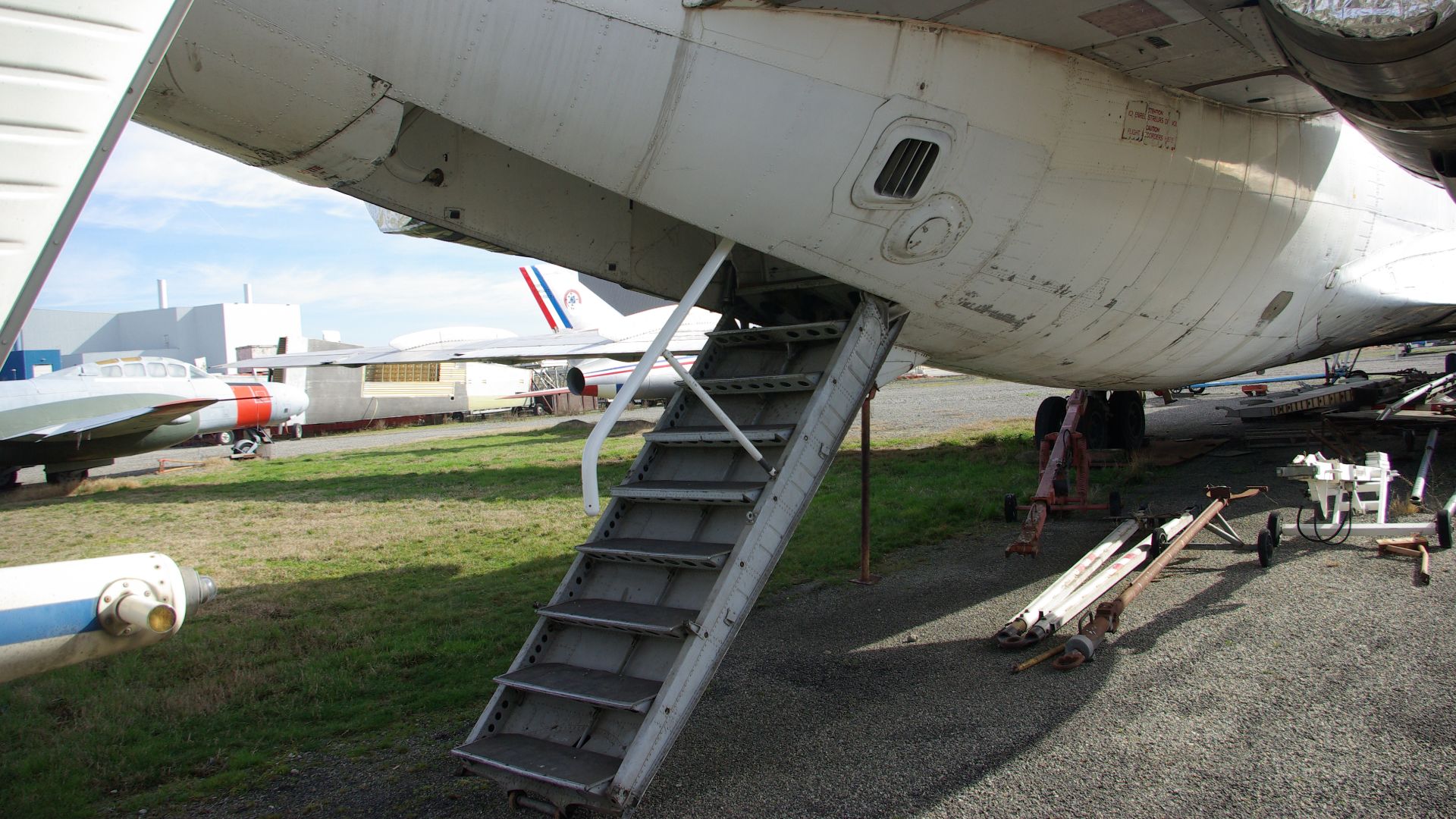 File:Rear stairs Caravelle (MAA).JPG