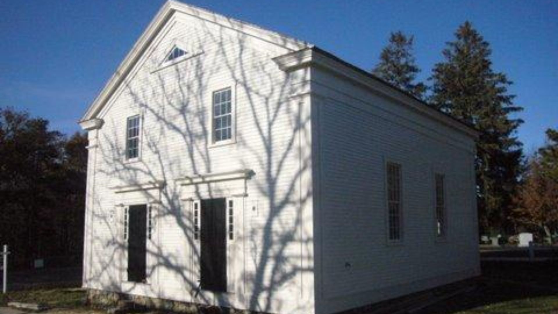 File:Old Indian Meeting House Church in Mashpee MA.jpg