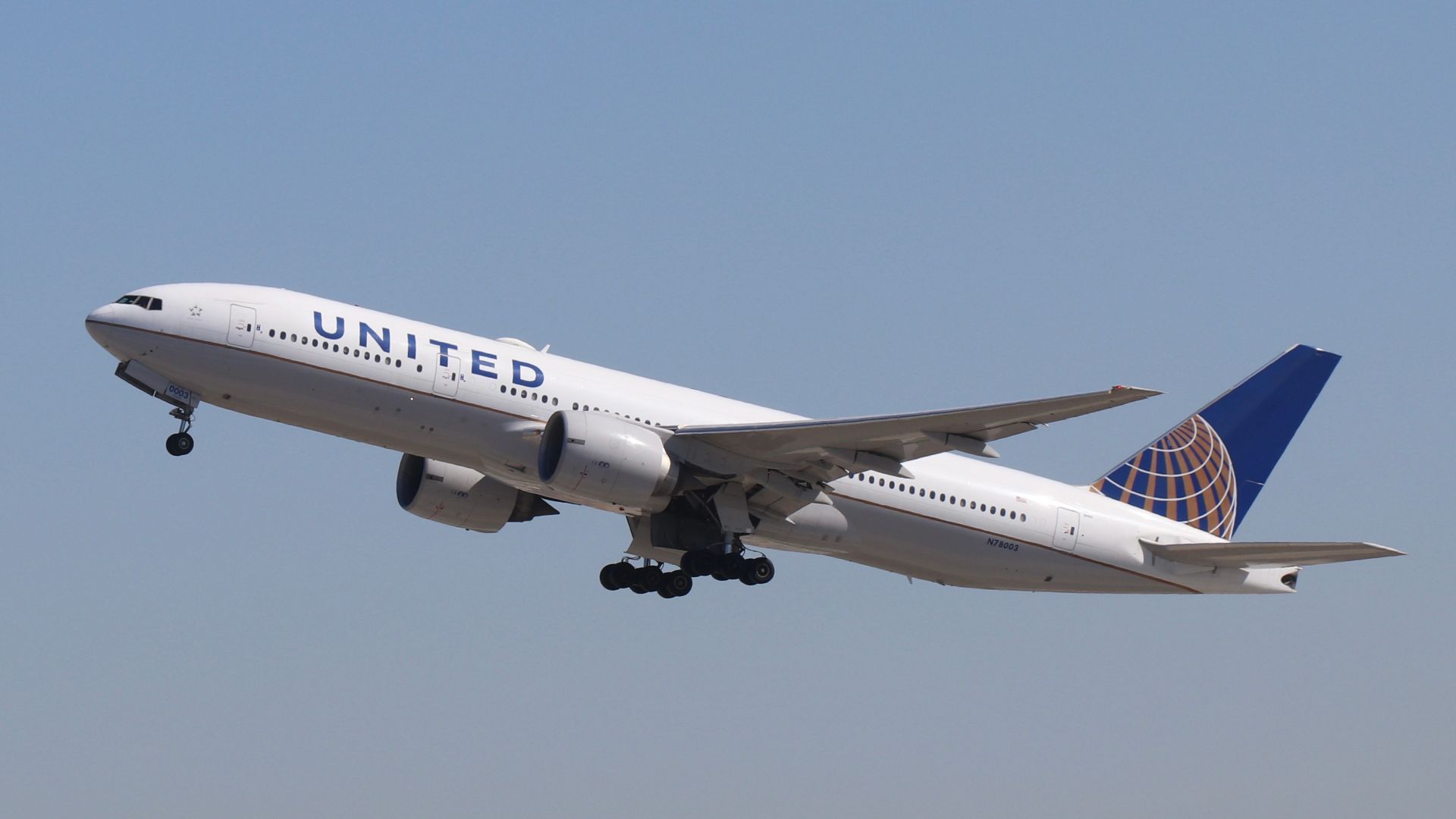 File:United Airlines 777-200 departing Los Angeles.jpg