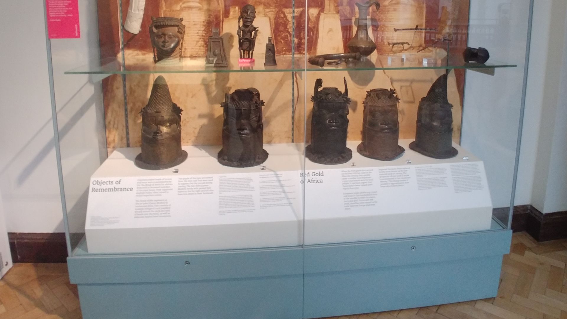 File:Display of Benin bronzes at Museum of Archaeology & Anthropology, Cambridge, March 2022.jpg