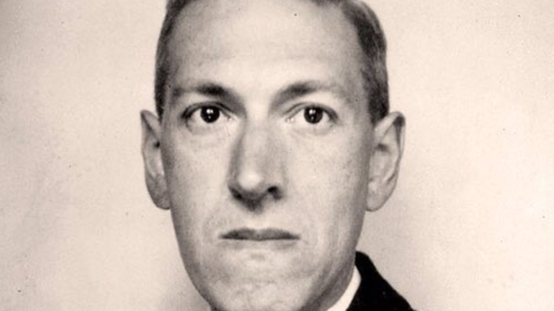 File:H. P. Lovecraft, June 1934.jpg