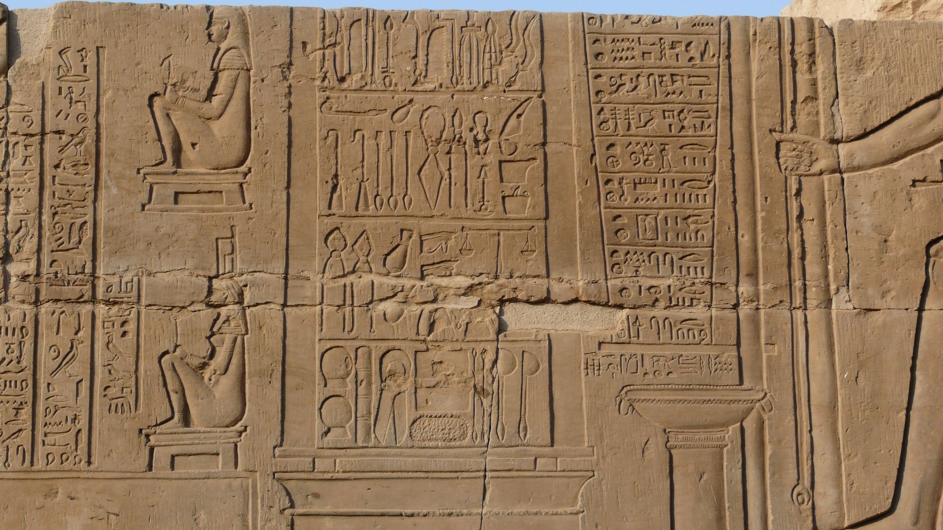 File:Kom Ombo Temple Surgical instruments.JPG