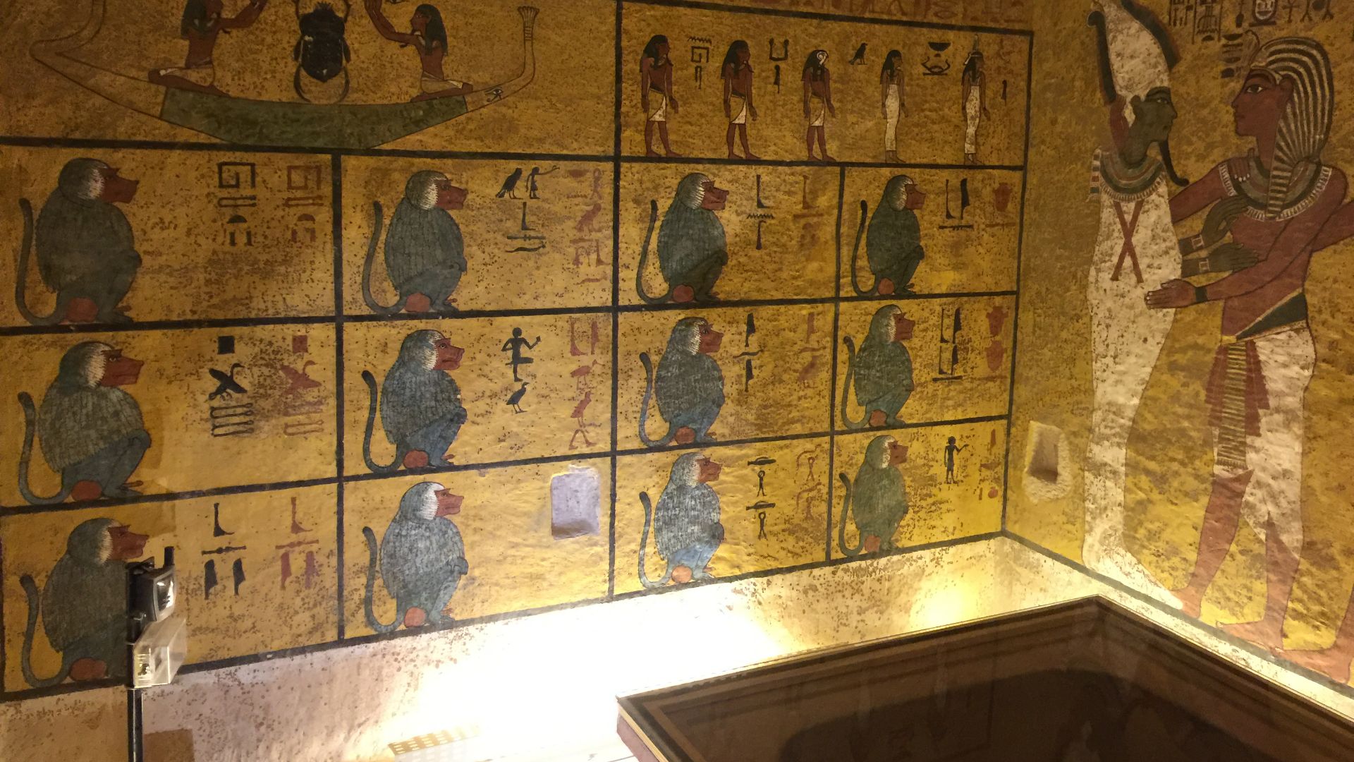 File:Inside Pharaoh Tutankhamun's tomb, 18th dynasty.jpg