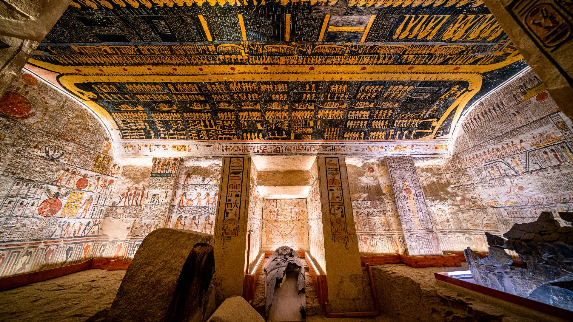 File:KV9 Tomb of Ramses V-VI Burial chamber DSC01655.jpg