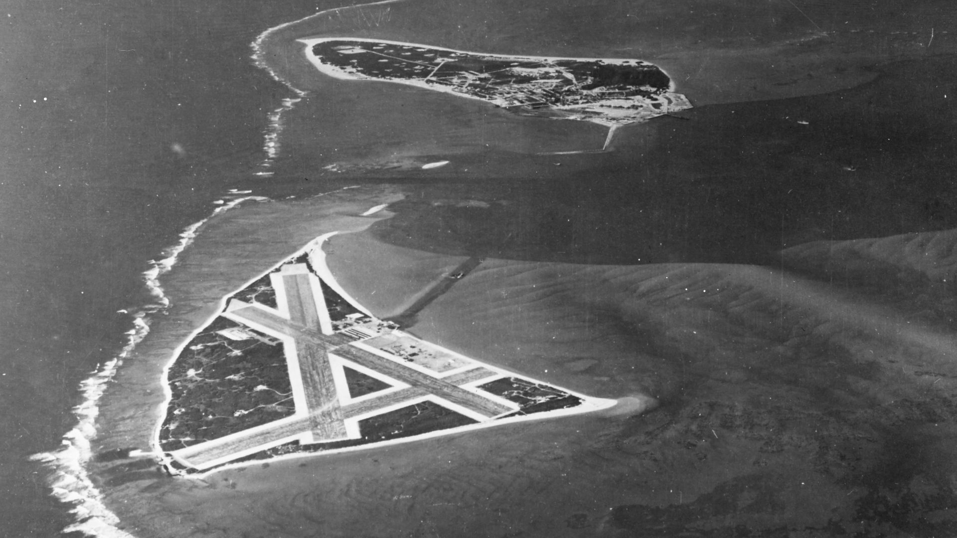 File:Aerial photograph of Midway Atoll on 24 November 1941 (80-G-451086).jpg