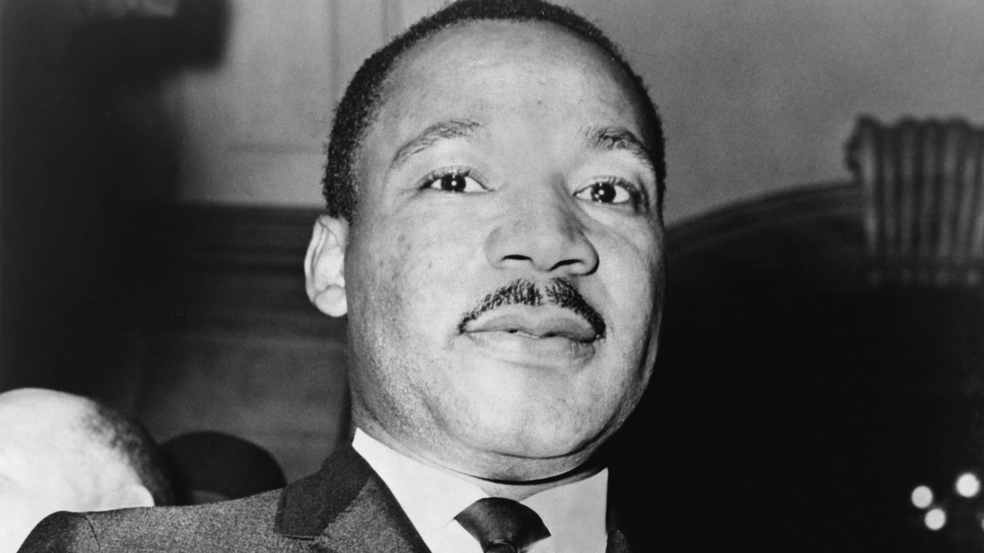 File:Martin Luther King Jr with medallion NYWTS.jpg