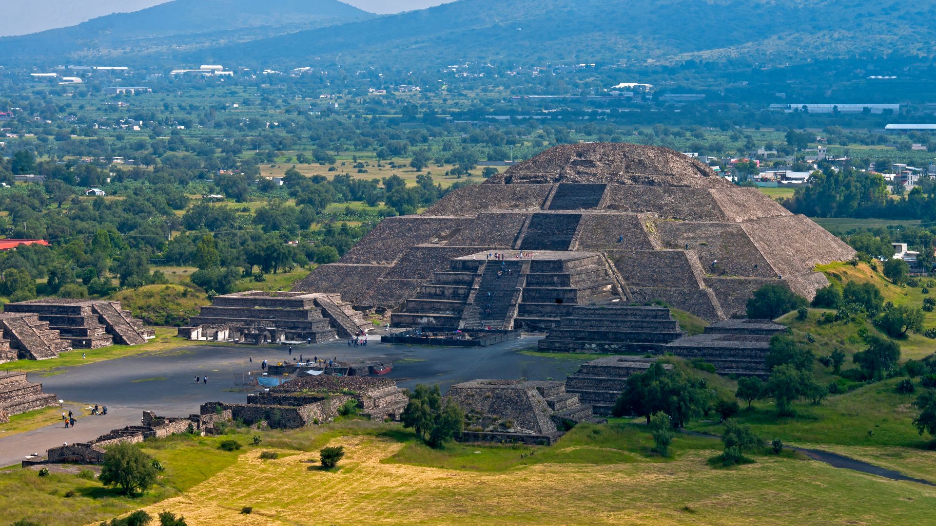 File:Pyramid of the Moon from Pyramid of the Sun, Teotihuacan.jpg