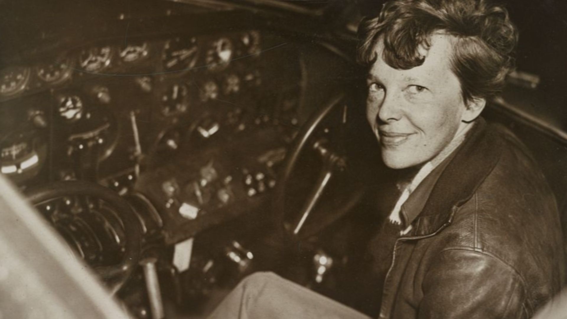 File:Amelia earhart 1937.jpg