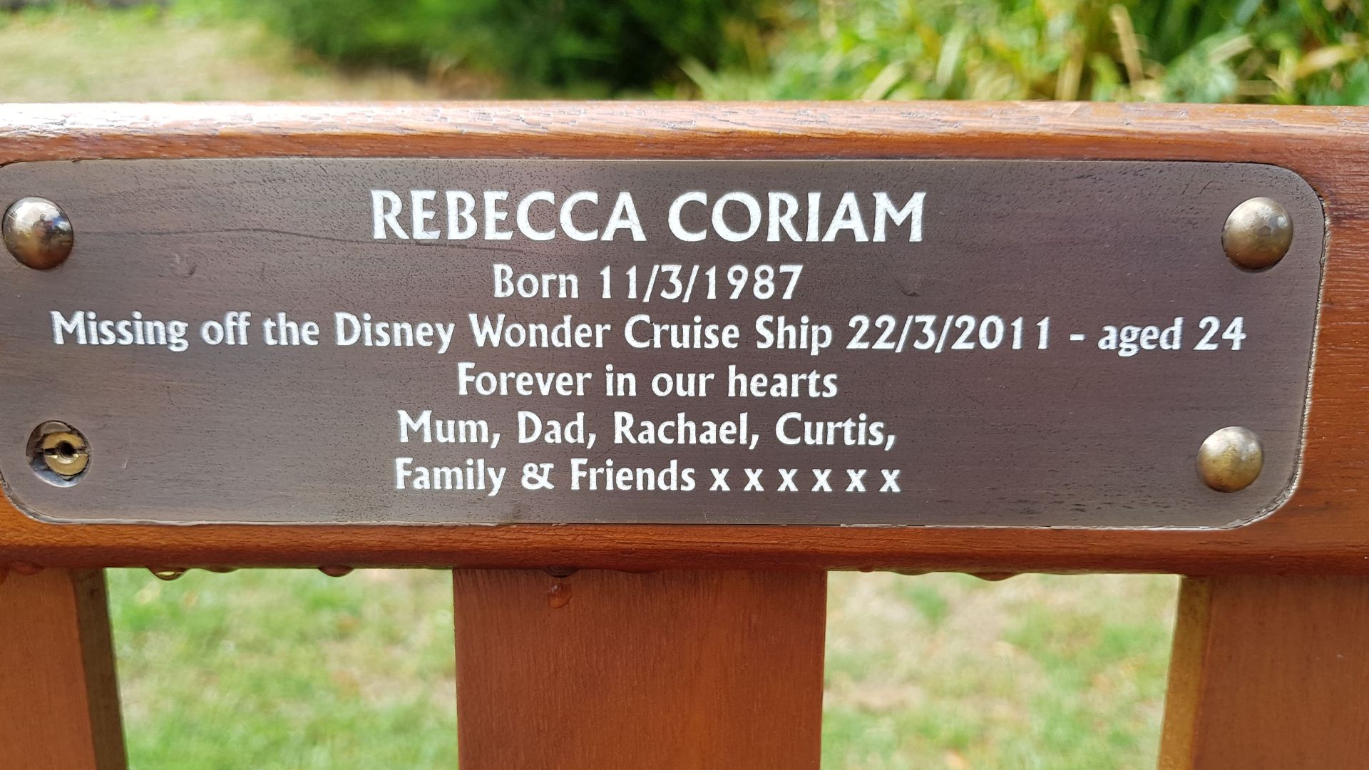 File:Close-up of the inscription (OpenBenches 8049).jpg