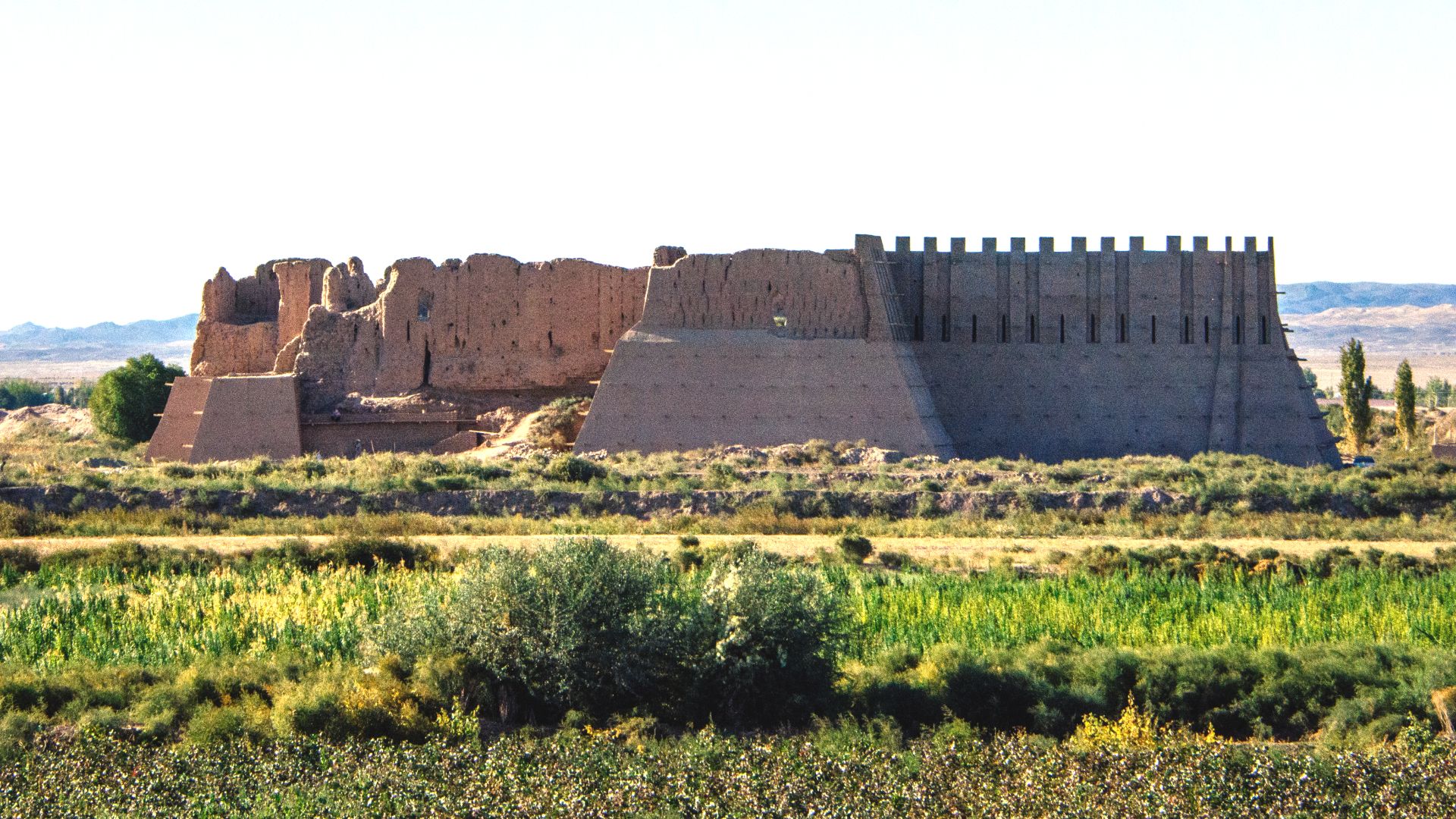 File:Kyzyl-Kala under restoration (cropped).jpg