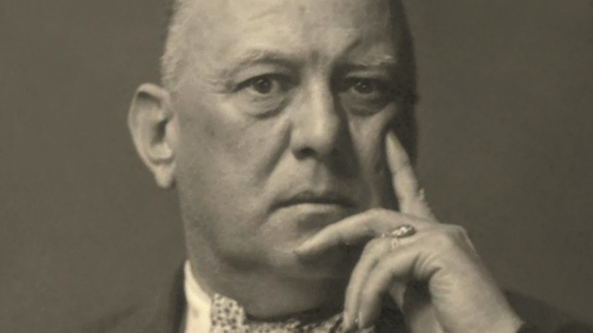 File:Aleister Crowley, thinker.jpg