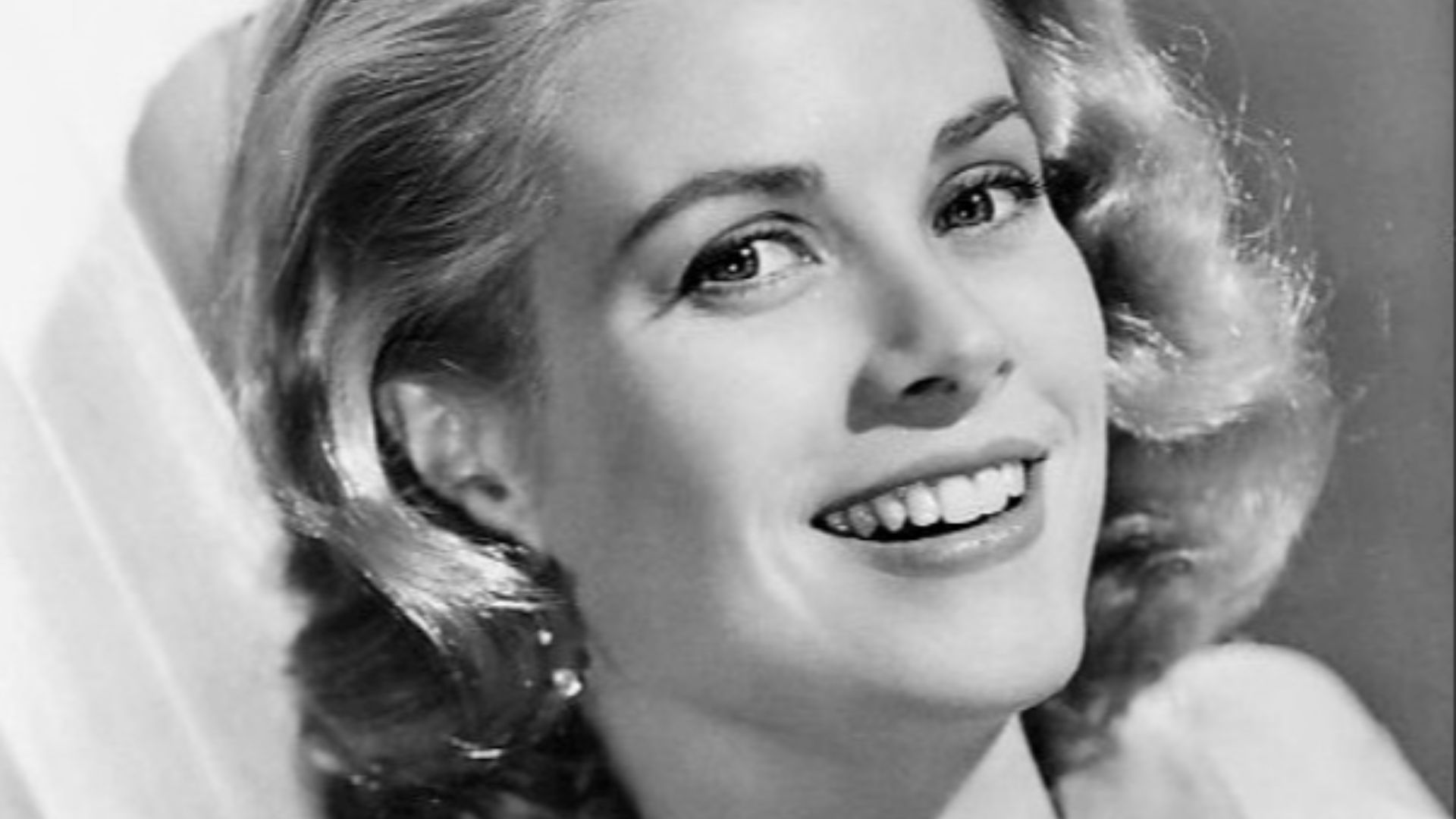 File:Grace Kelly 1956.jpg