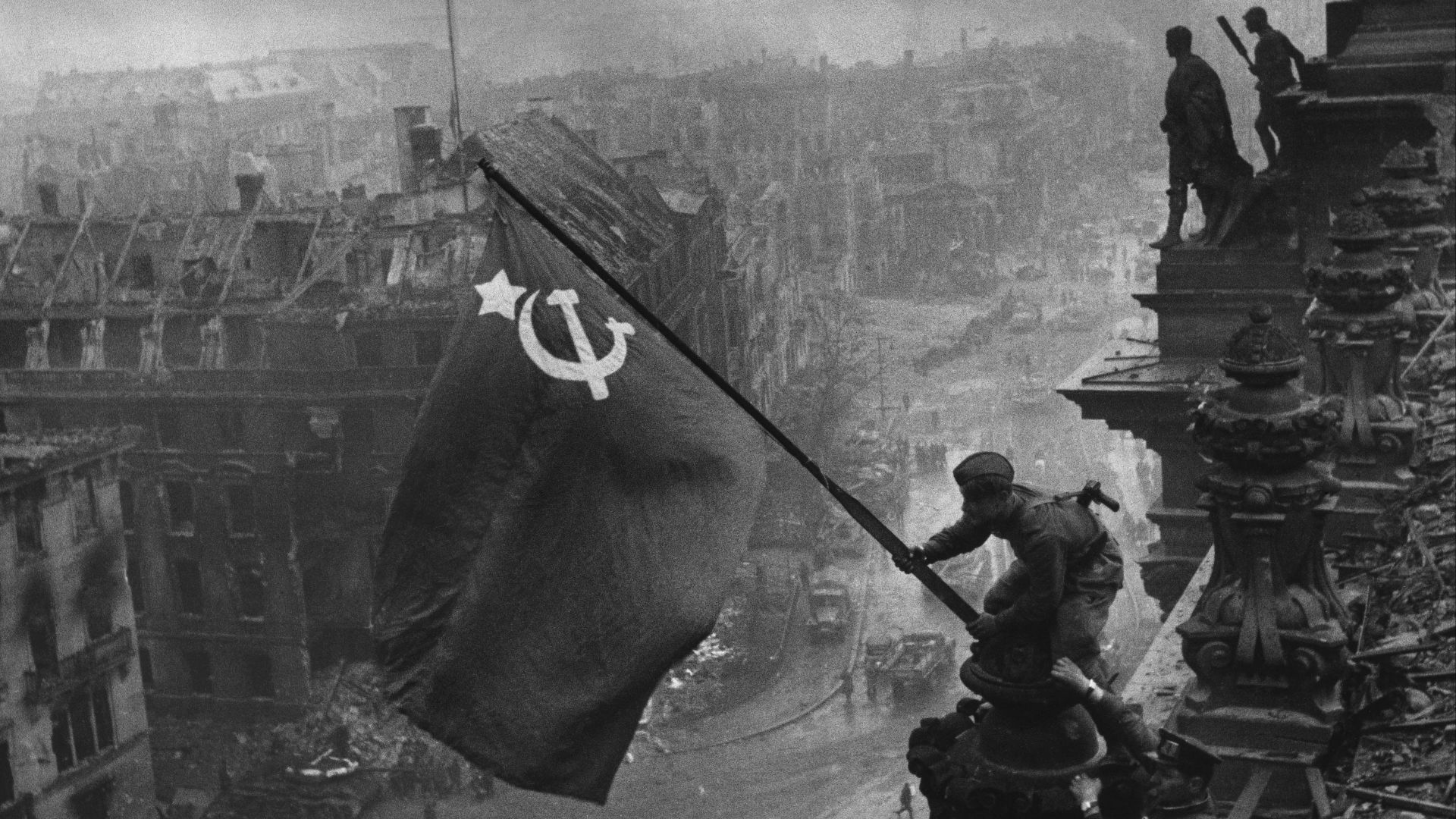 File:Raising a flag over the Reichstag.jpg