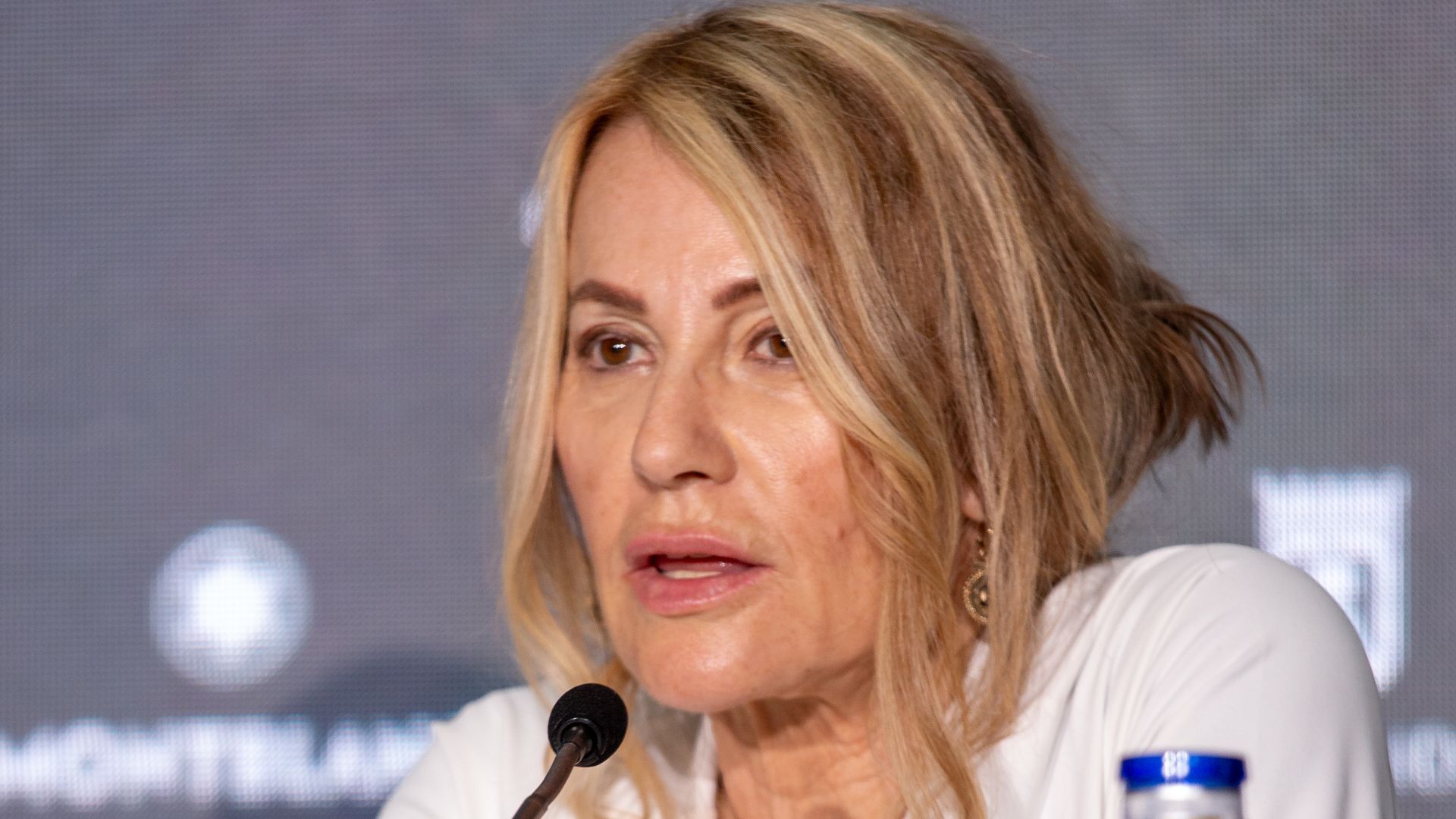 File:25th Laureus World Sports Awards - Comaneci - 240421 142851-2.jpg