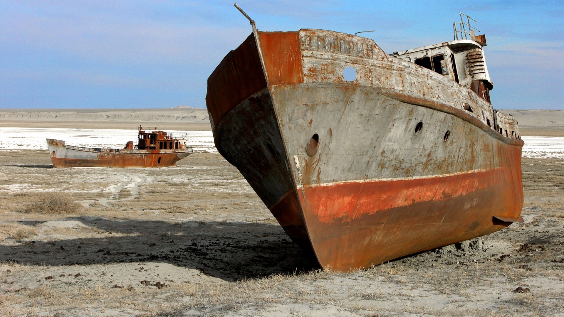 File:The Aral sea is drying up. Bay of Zhalanash, Ship Cemetery, Aralsk, Kazakhstan.jpg