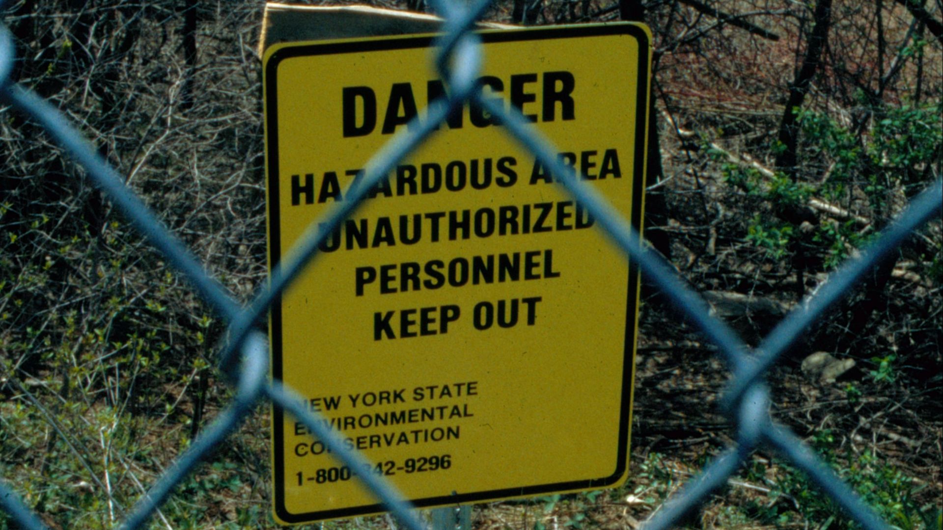 File:Love Canal - Danger Hazardous Area sign.jpg