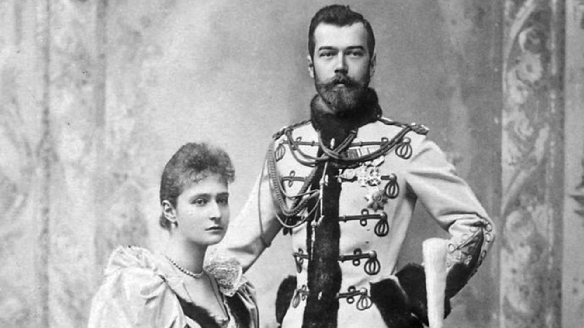 File:Engagement official picture of Alexandra and Nicholas.jpg