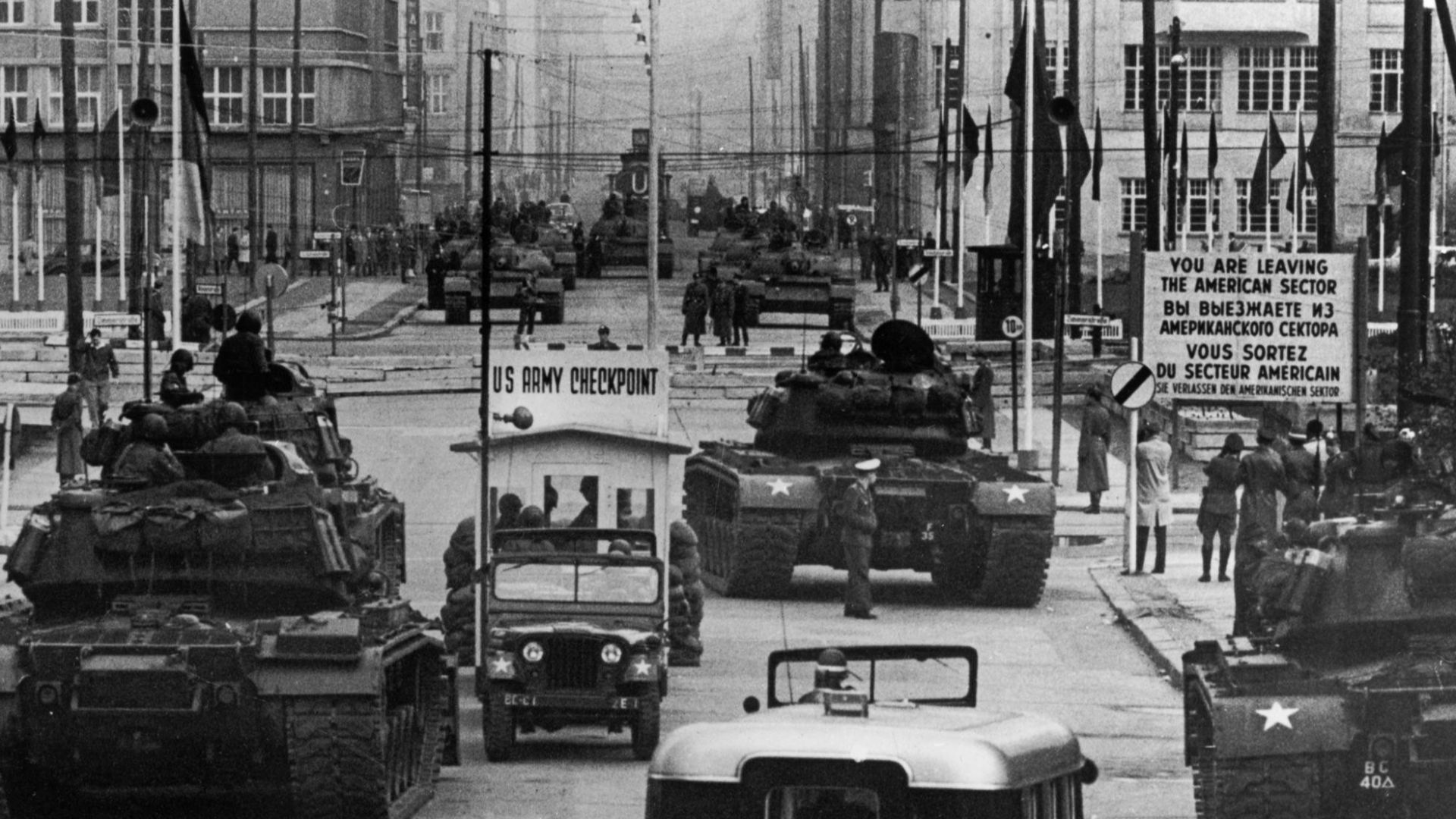 File:US Army tanks face off against Soviet tanks, Berlin 1961.jpg