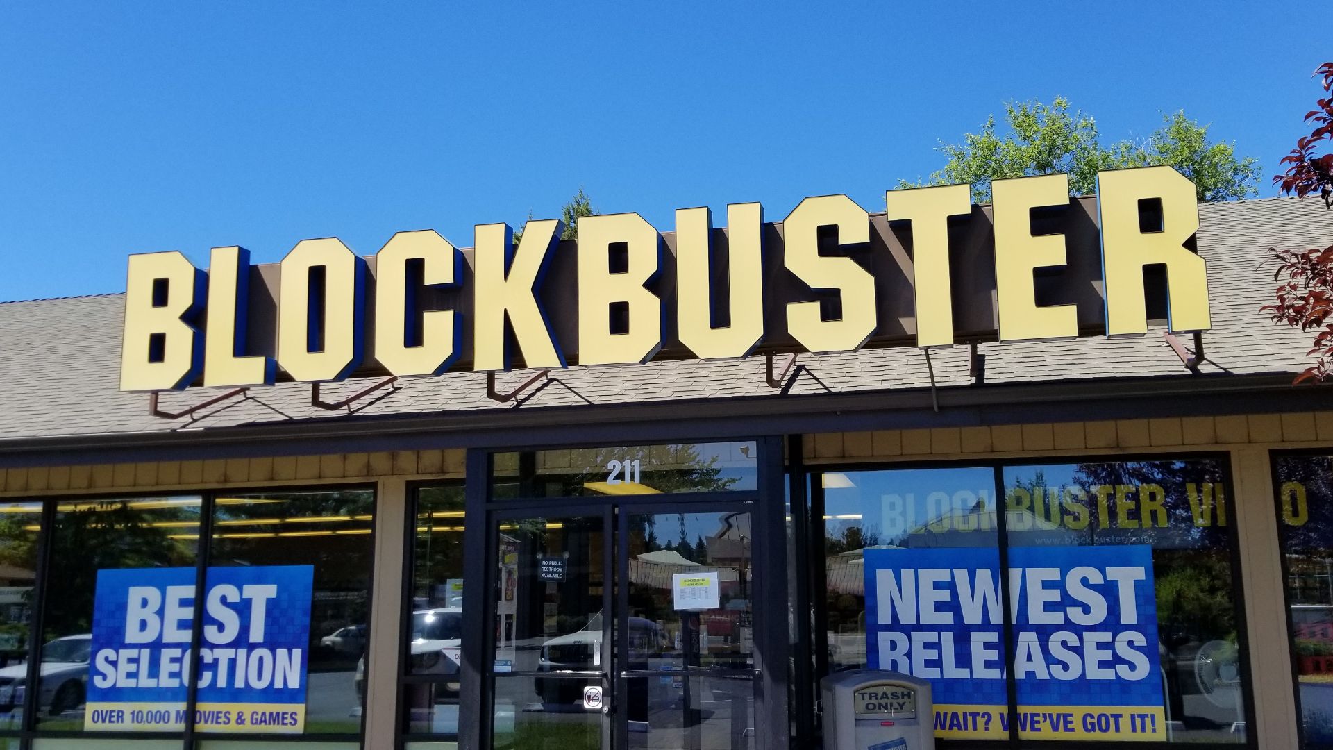 File:Exterior of last Blockbuster Video.jpg