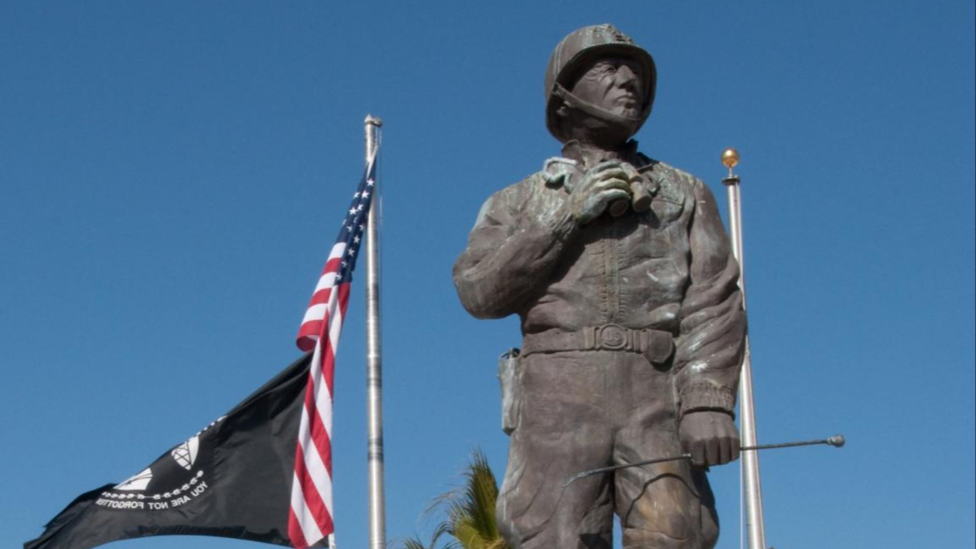 File:Statue of General Patton & his dog Willie.jpg