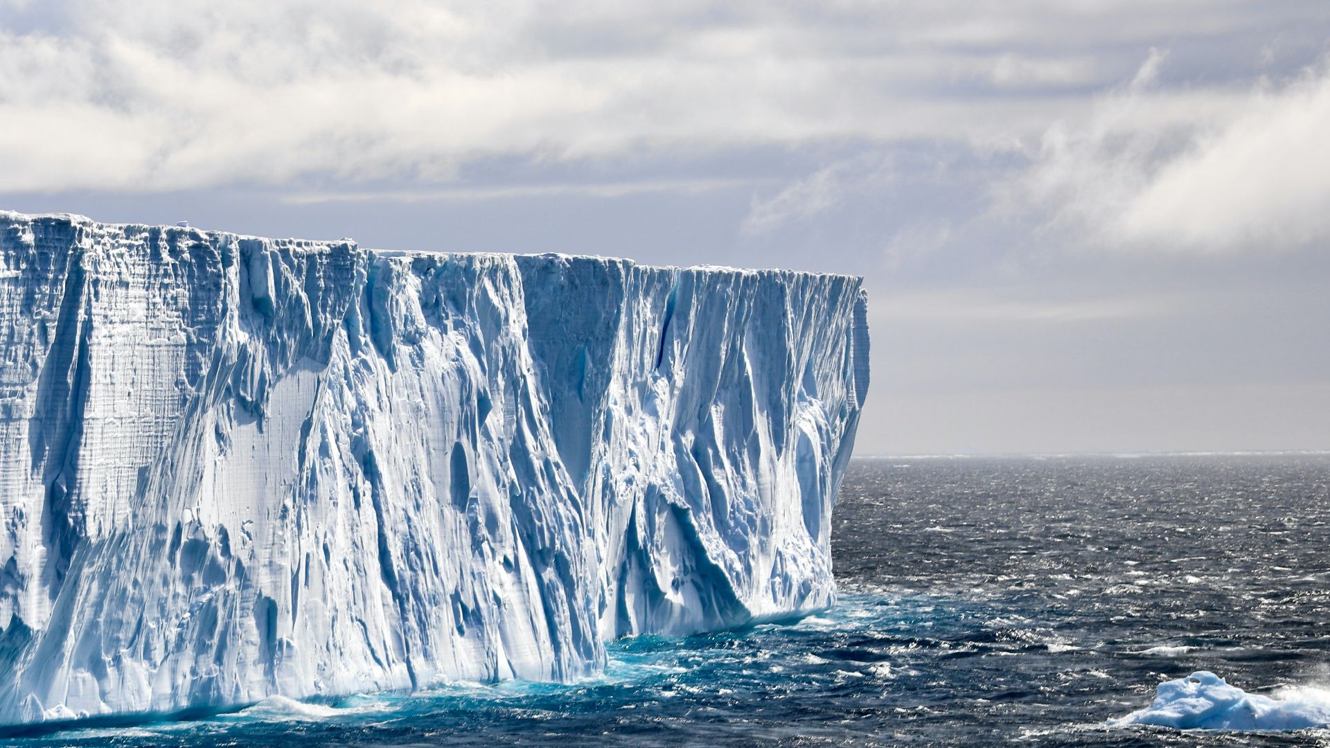 brown rocky mountain under cloudy sky during daytime