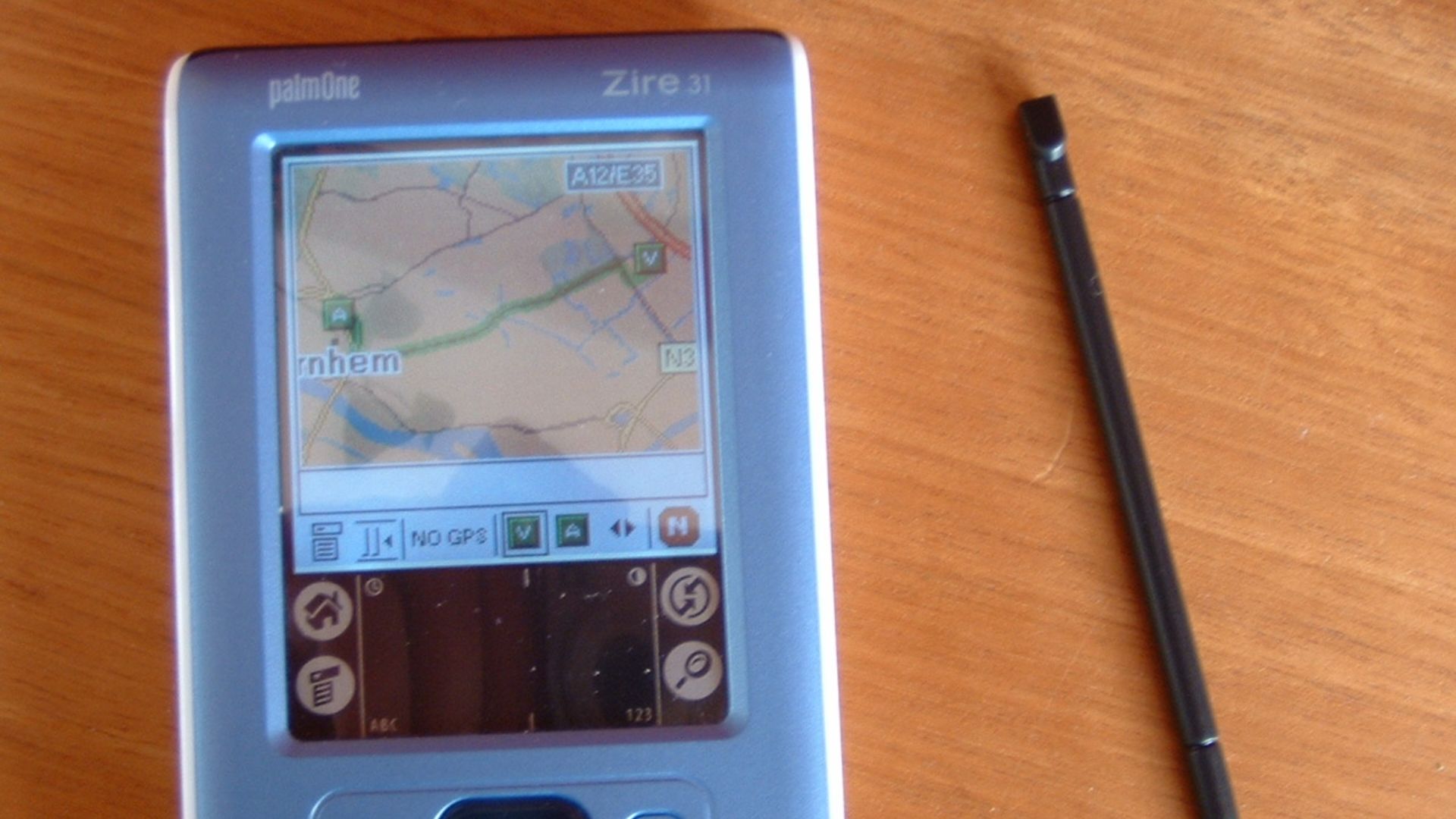 File:PalmOne Zire31.JPG